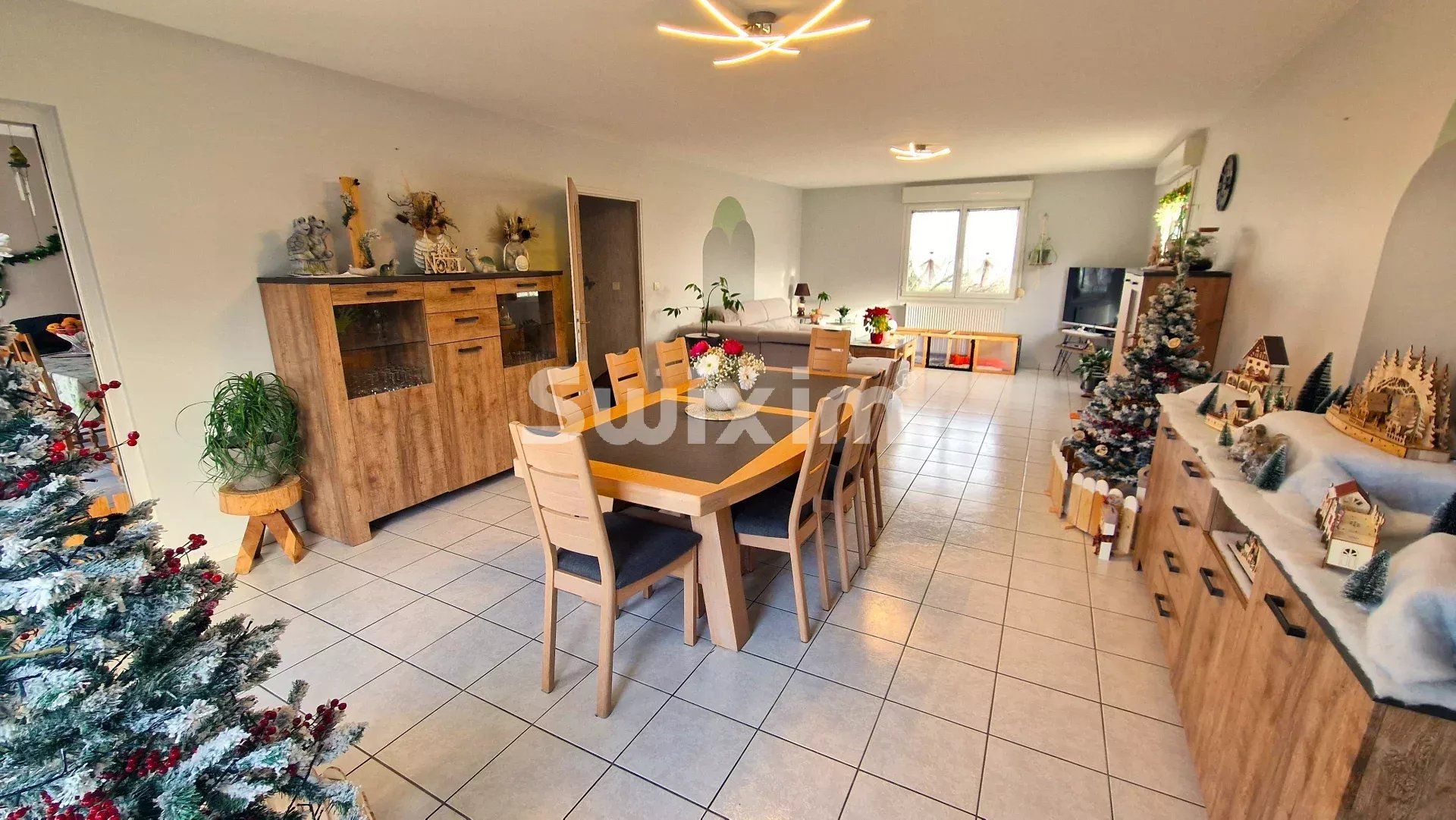 house 11 Rooms for sale on Chalezeule (25220)