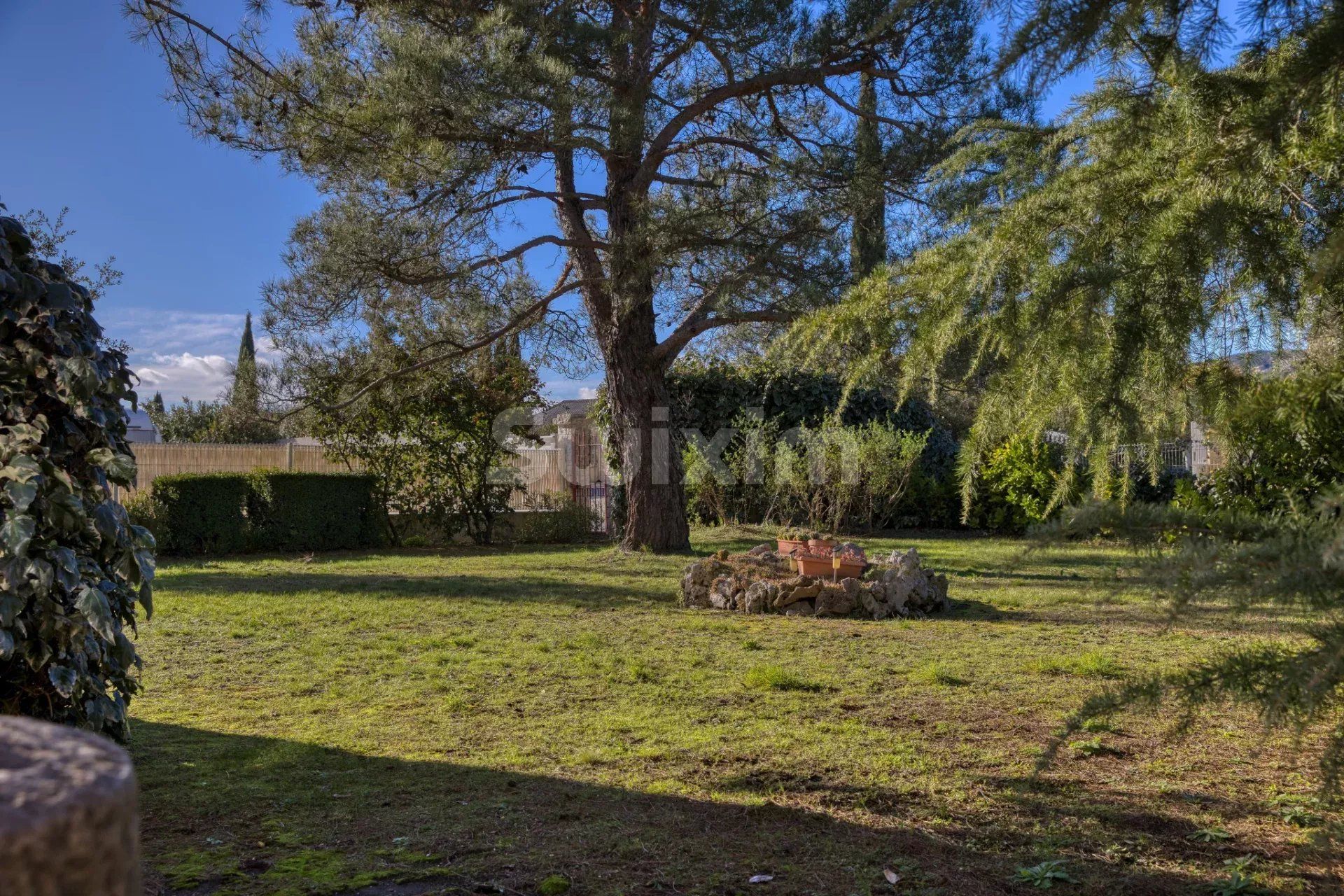 house 6 Rooms for sale on Alès (30100)