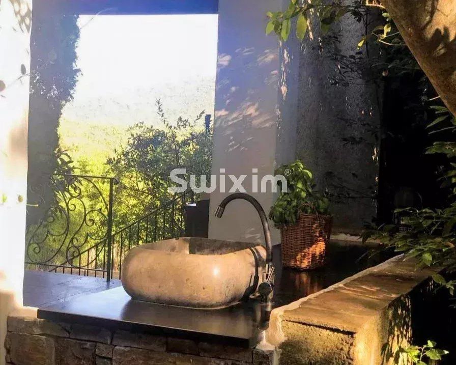 maison 8 Pièces en vente sur Cogolin (83310)