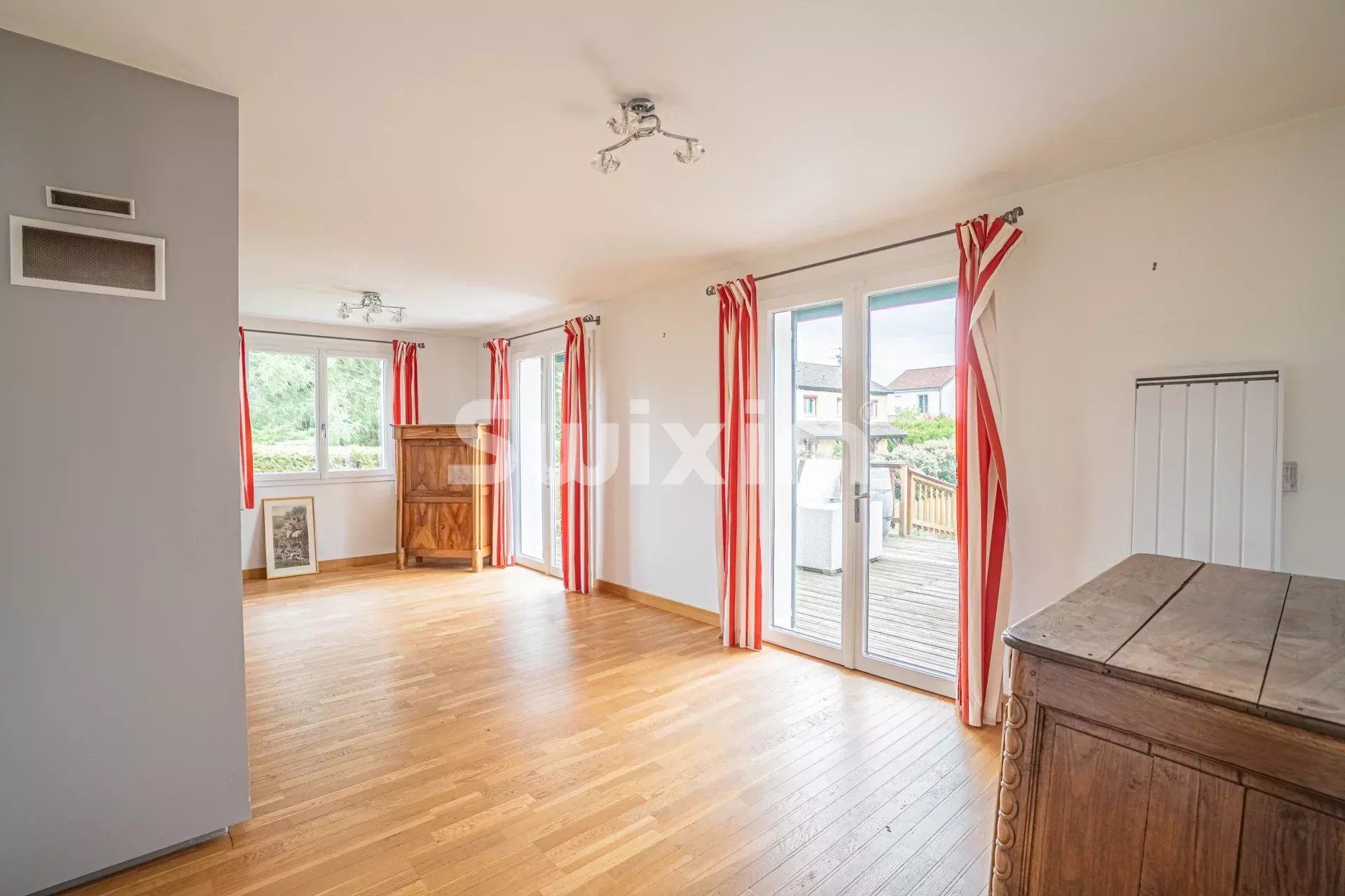 maison 8 Pièces en vente sur Saint-Genis-Pouilly (01630)