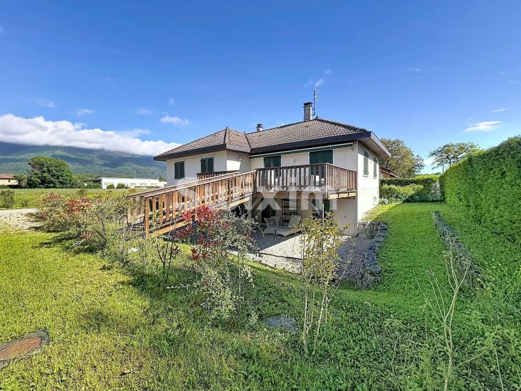 Sale House Saint-Genis-Pouilly 8&nbsp;Rooms 187&nbsp;m²