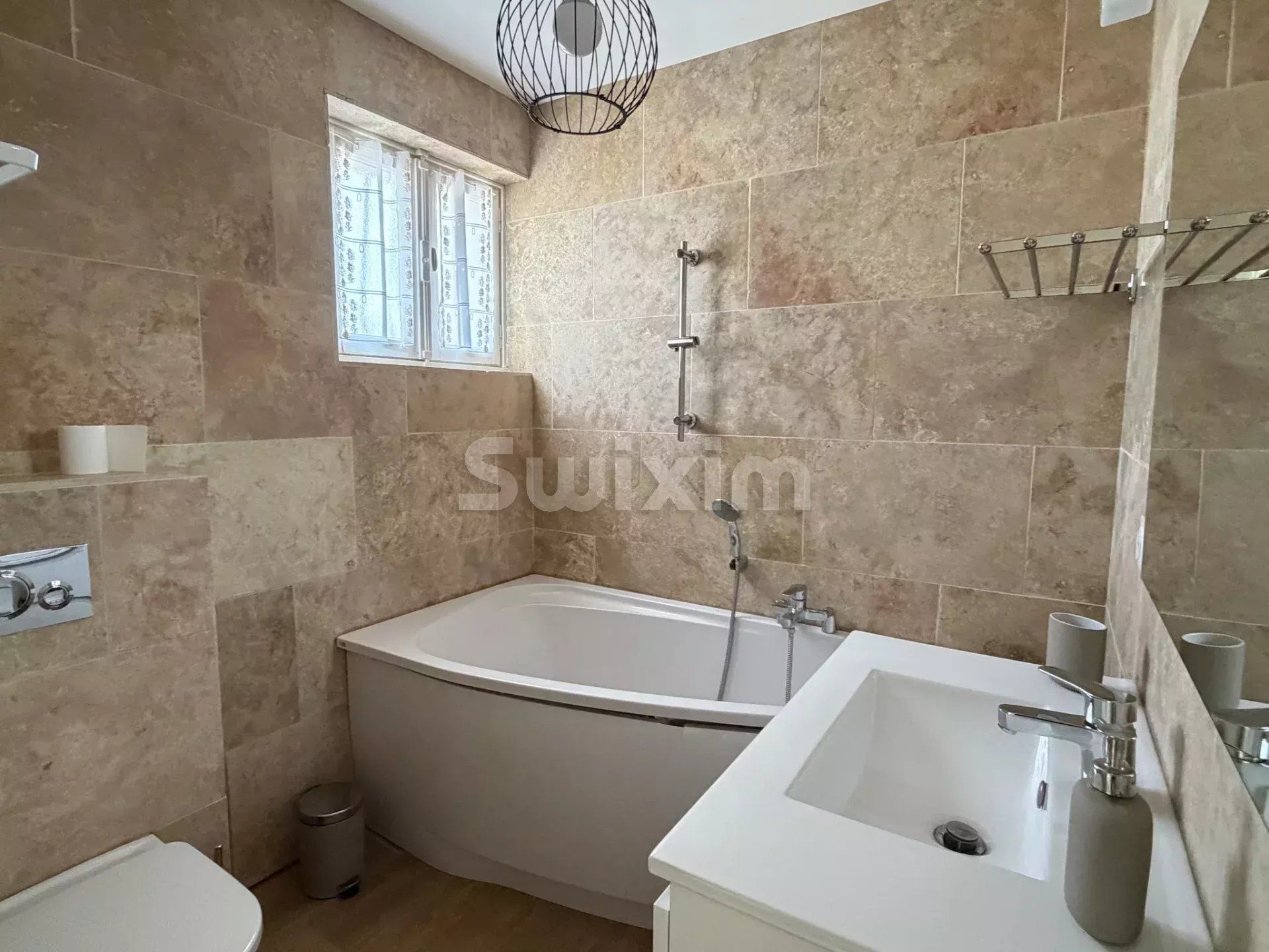 house 6 Rooms for rent on Mons (30340)