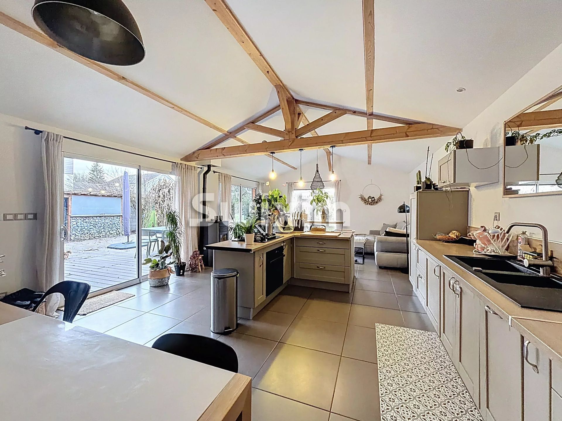 house 5 Rooms for sale on Sciez (74140)