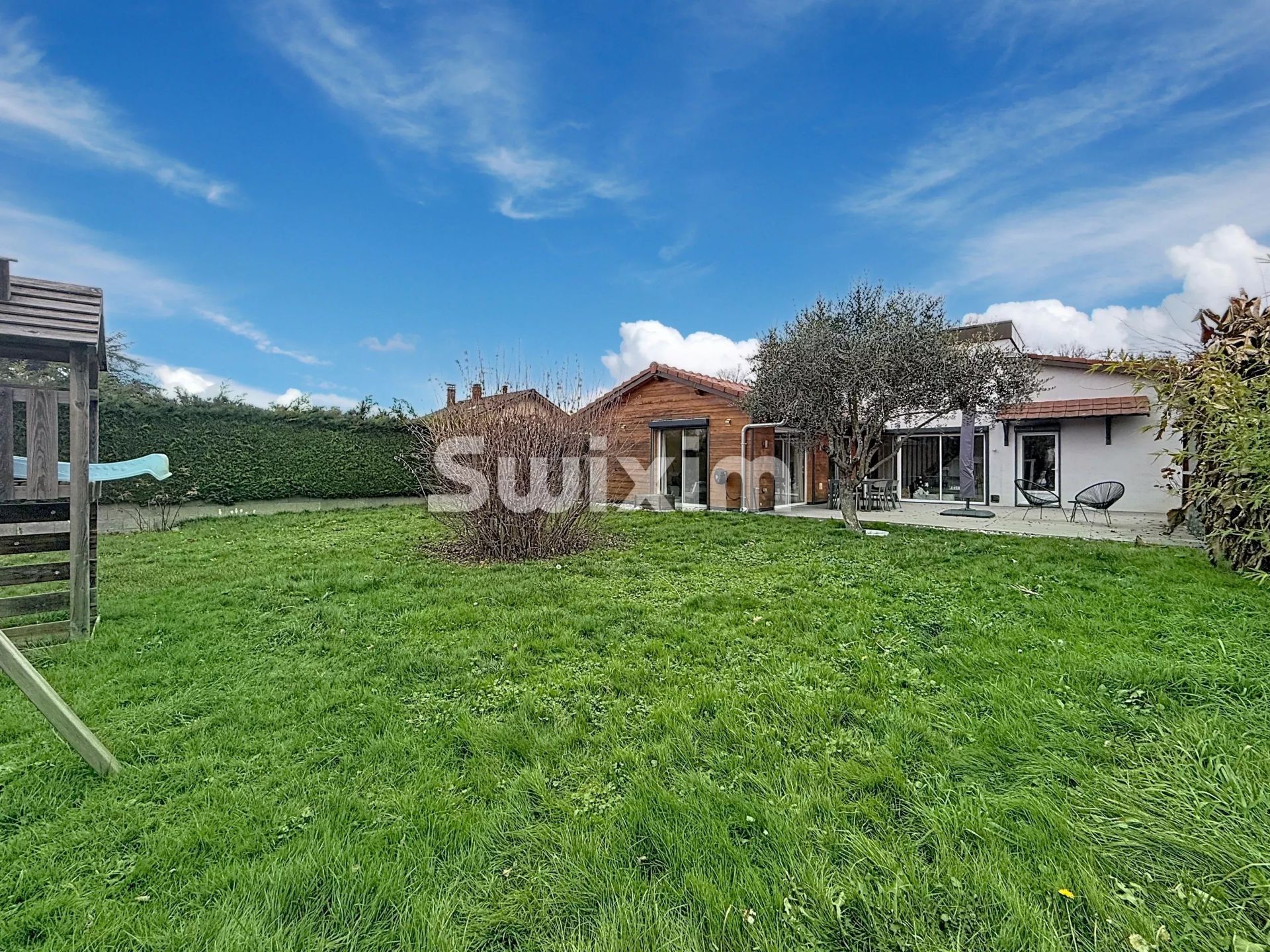 house 5 Rooms for sale on Sciez (74140)