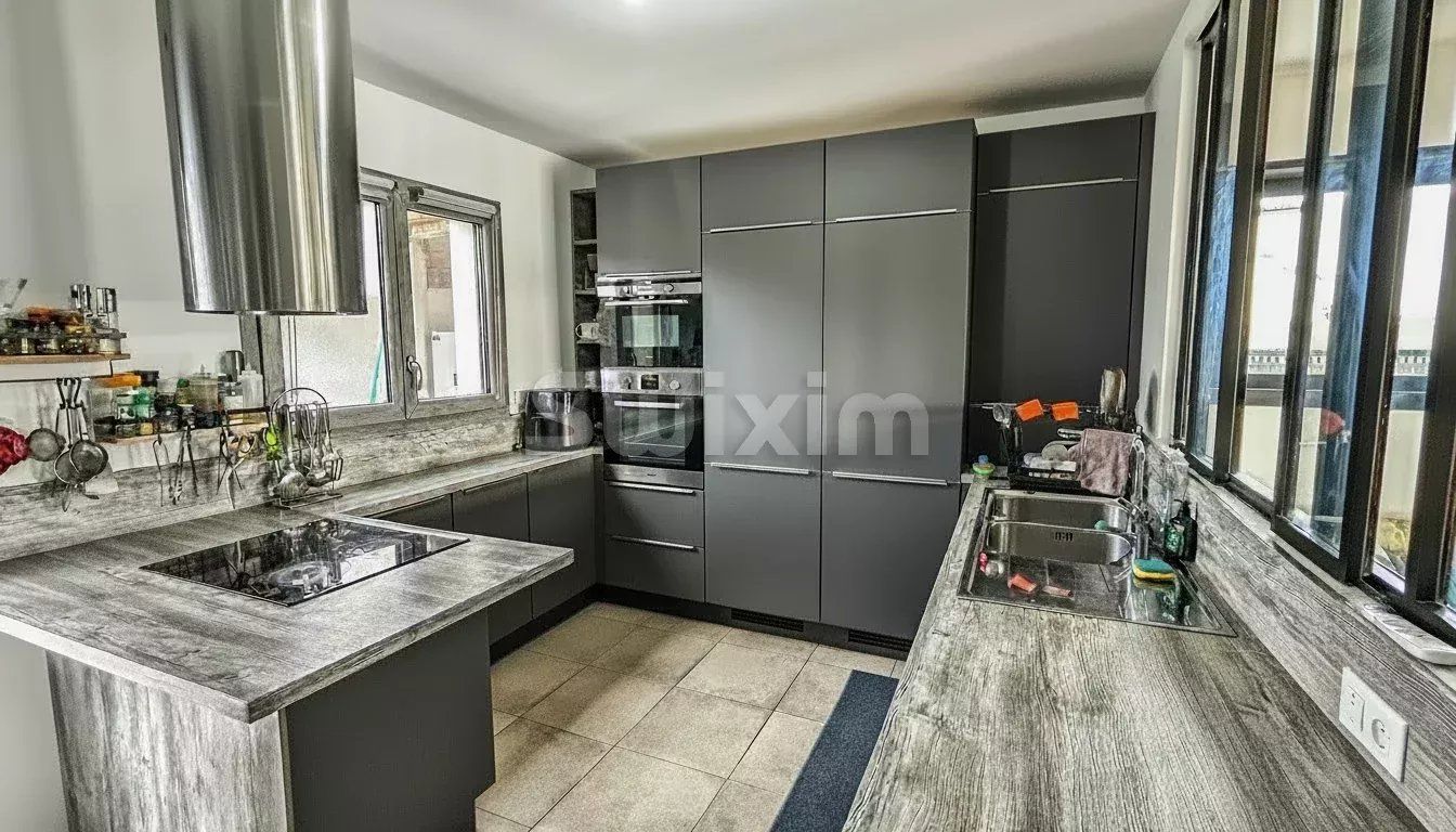 villa 5 Zimmer zum verkauf auf Saint-Quentin-la-Poterie (30700)