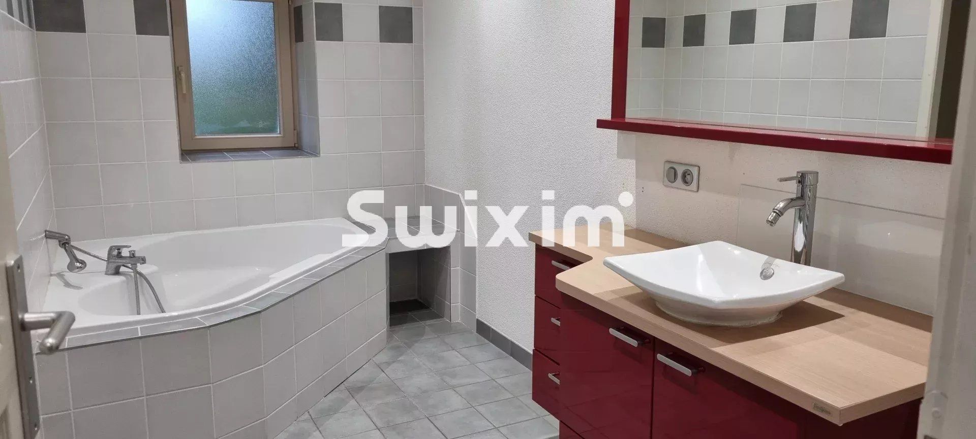 apartment 3 Rooms for sale on Lons-le-Saunier (39000)