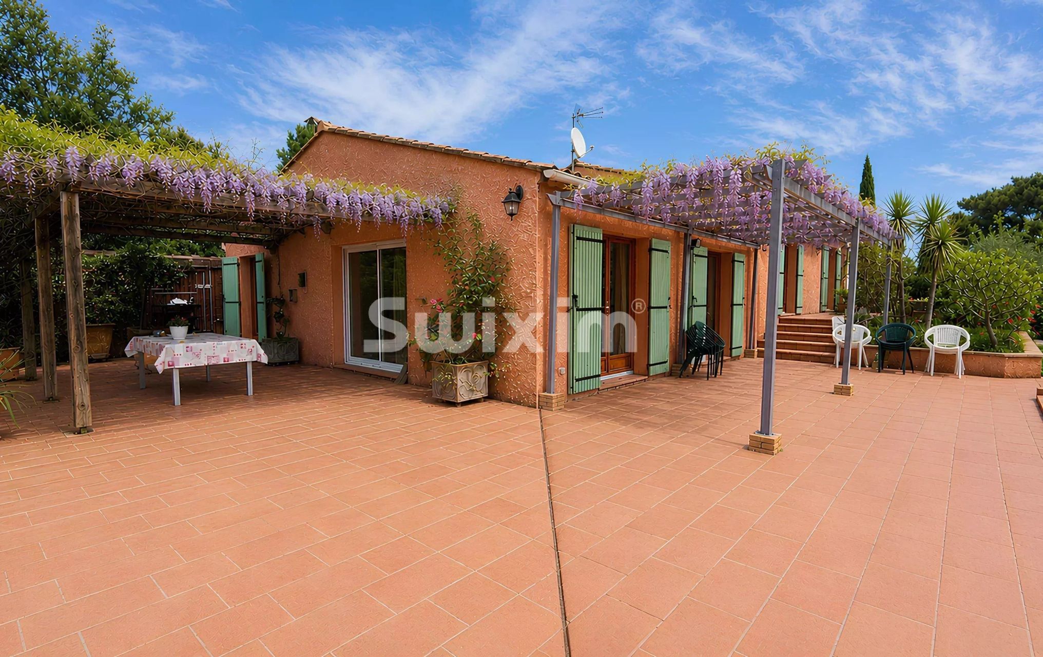 casa 6 Camere in vendita su Mornas (84550)