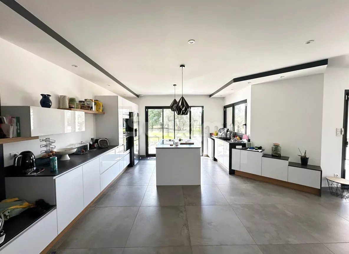 villa 7 Camere in vendita su Nîmes (30000)