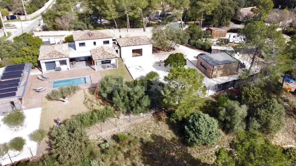 Vente Villa Nîmes 7&nbsp;Pièces 220&nbsp;m²