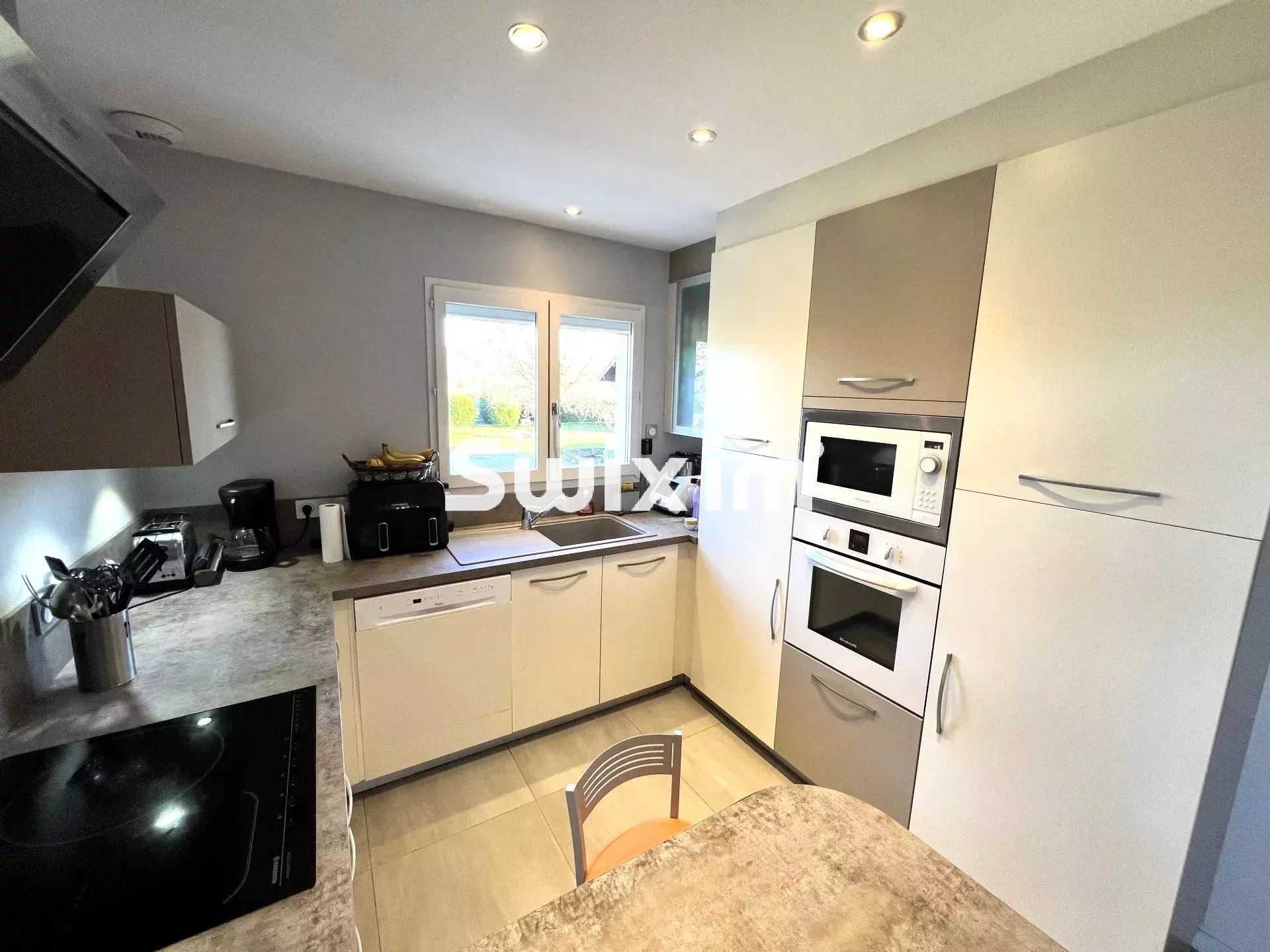 house 6 Rooms for sale on Domblans (39210)