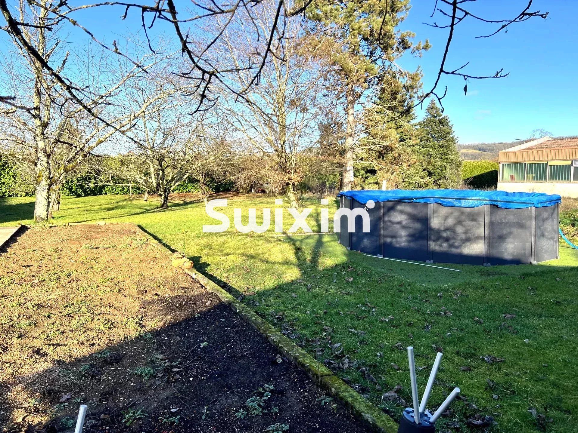 house 6 Rooms for sale on Domblans (39210)