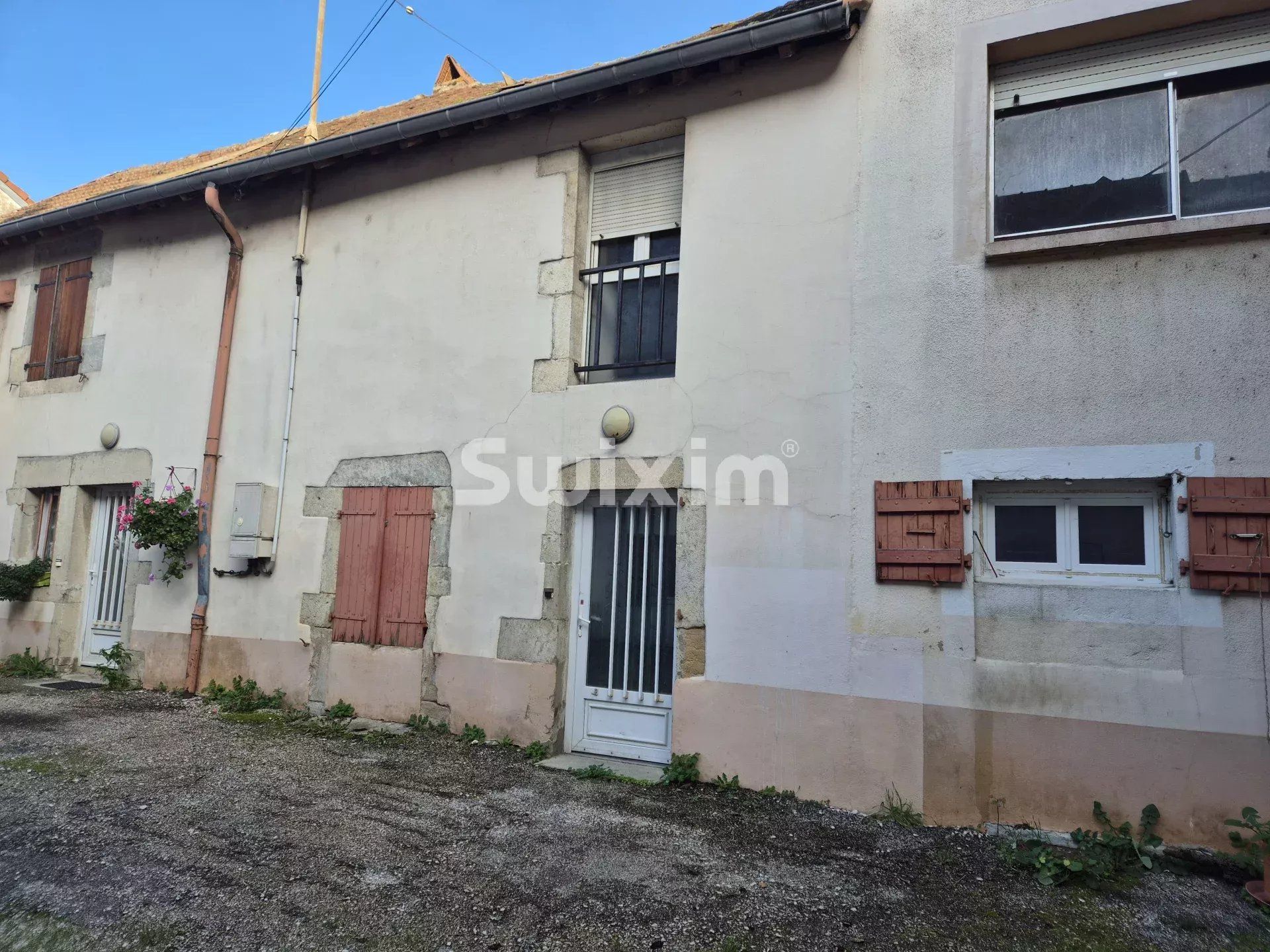 building 11 Rooms for sale on Orchamps (39700)