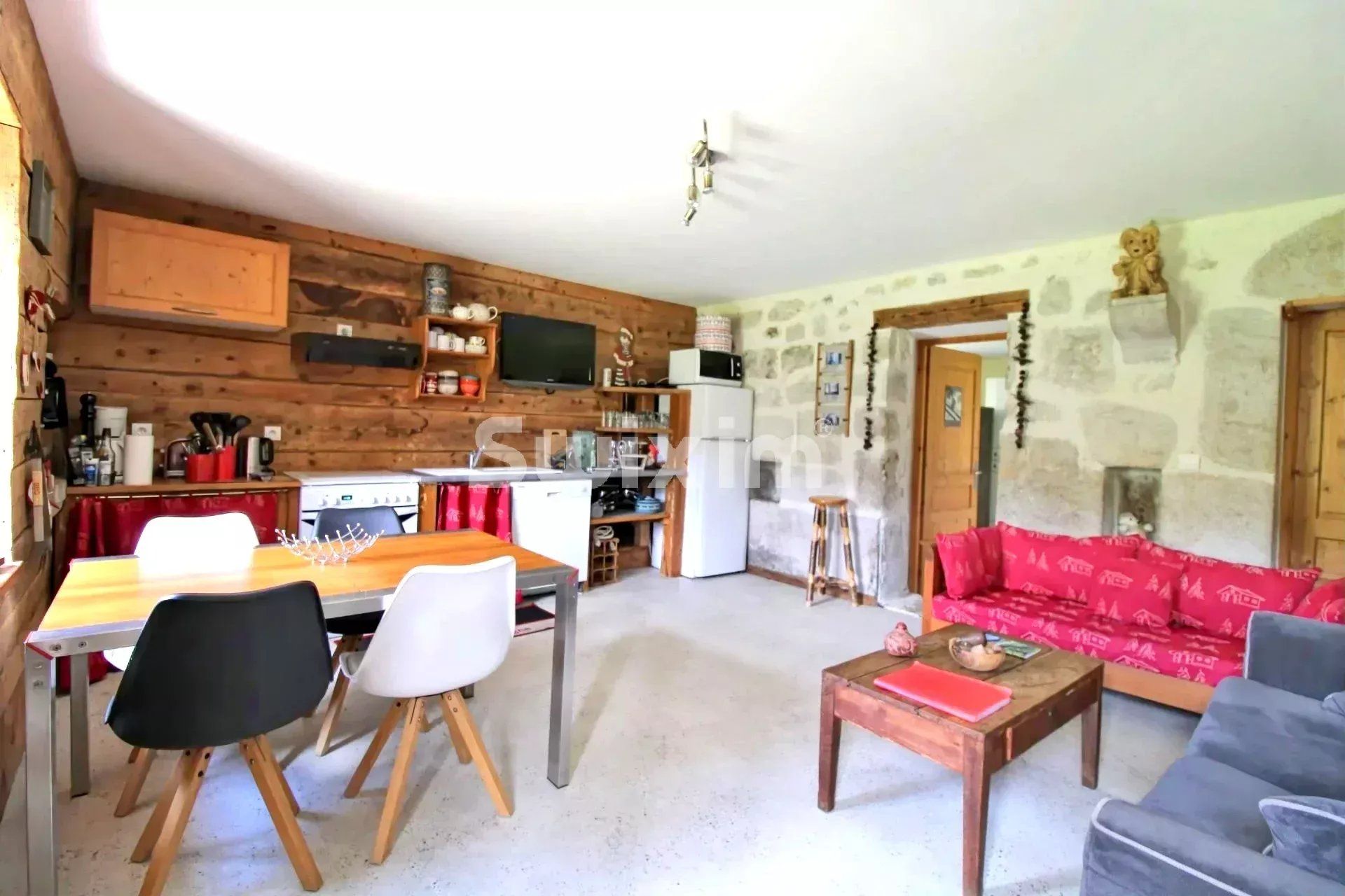 house 7 Rooms for sale on Mijoux (01170)