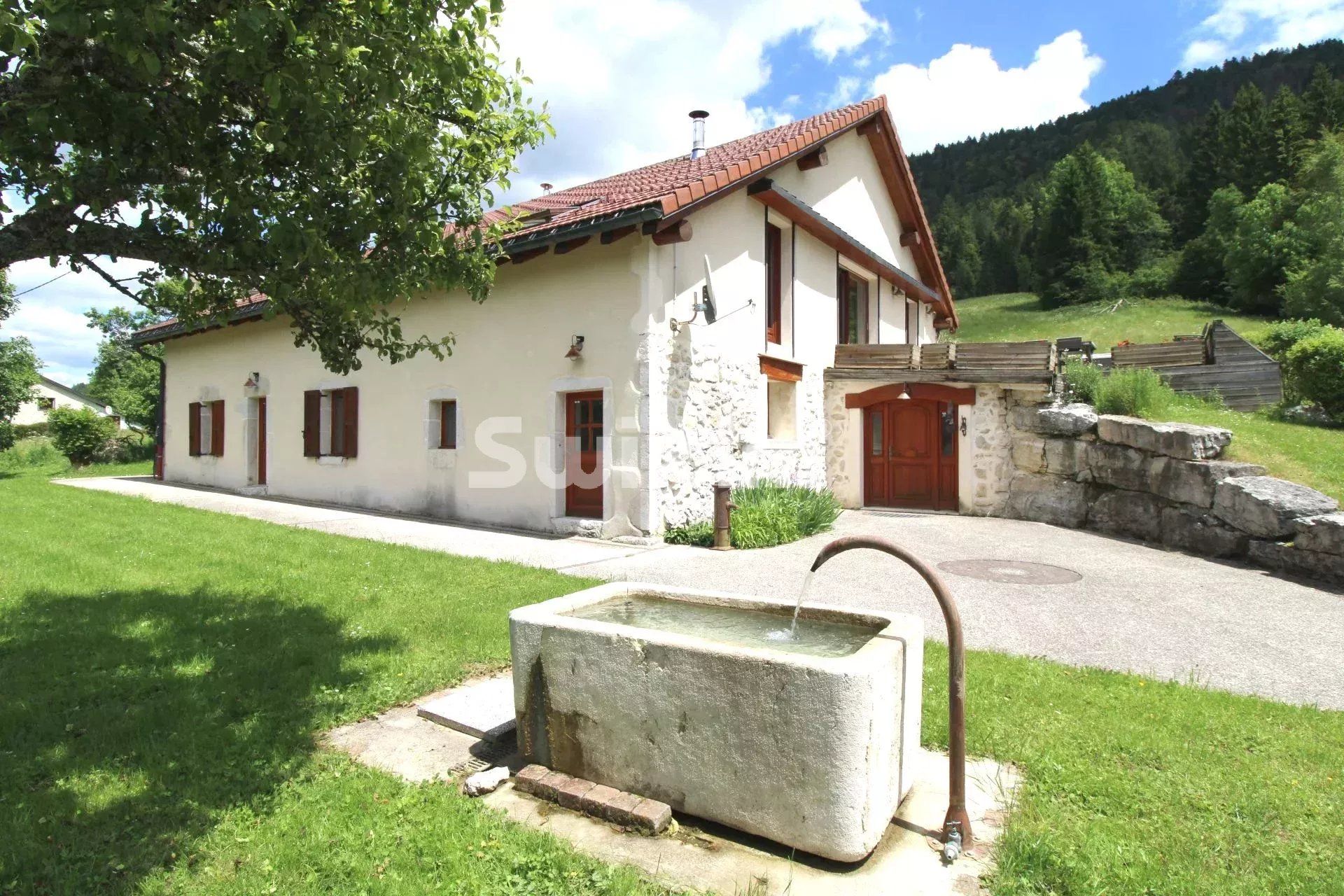 house 7 Rooms for sale on Mijoux (01170)