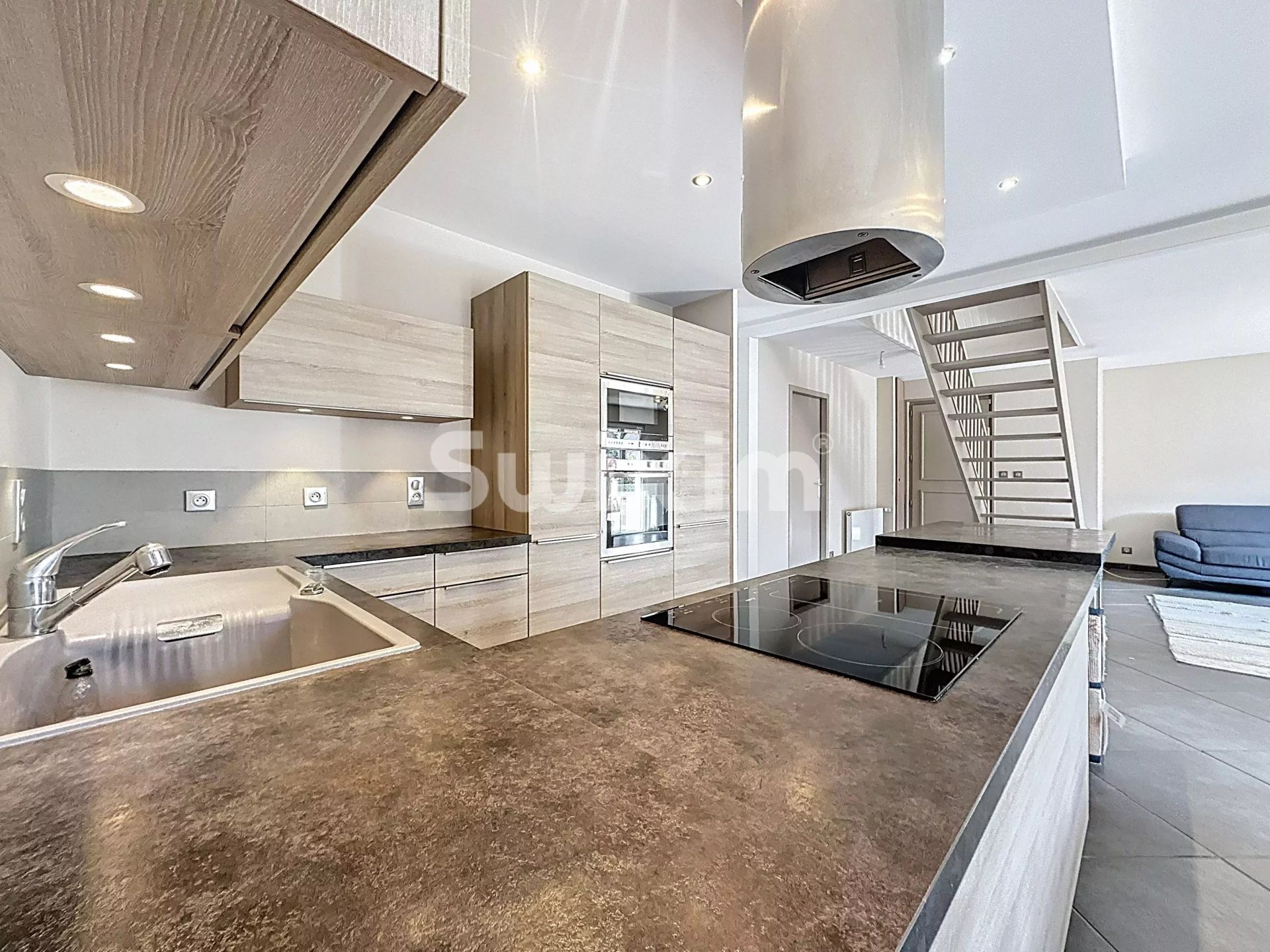 casa 4 Quartos para aluguer sobre Gex (01170)