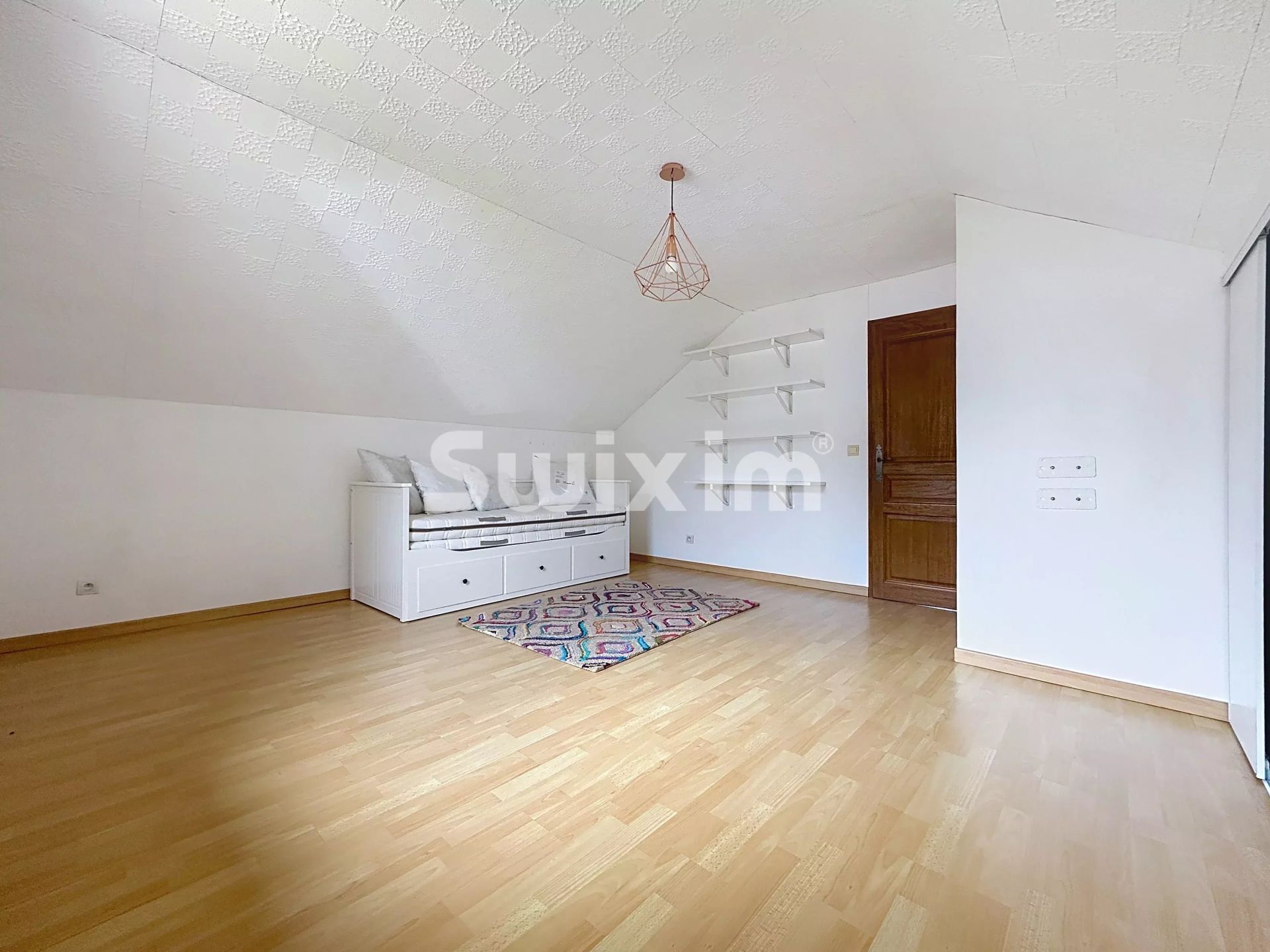 casa 4 Quartos para aluguer sobre Gex (01170)