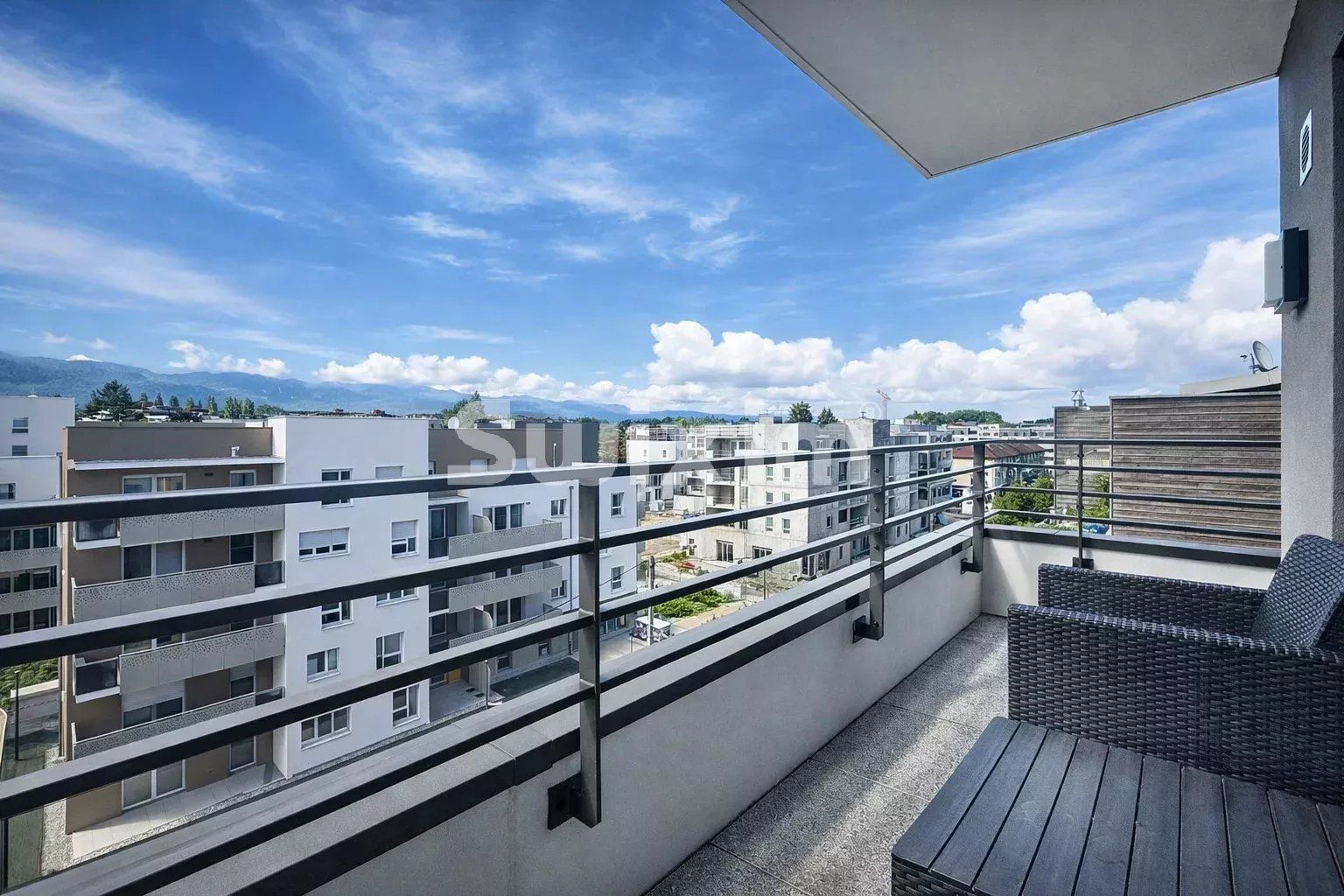 apartment 3 Rooms for sale on Ferney-Voltaire (01210)