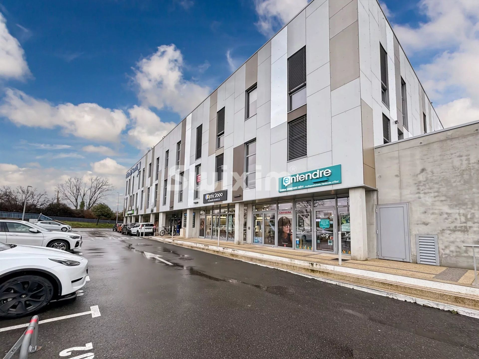 locais de atividade 1 sala para venda sobre Pierrelatte (26700)