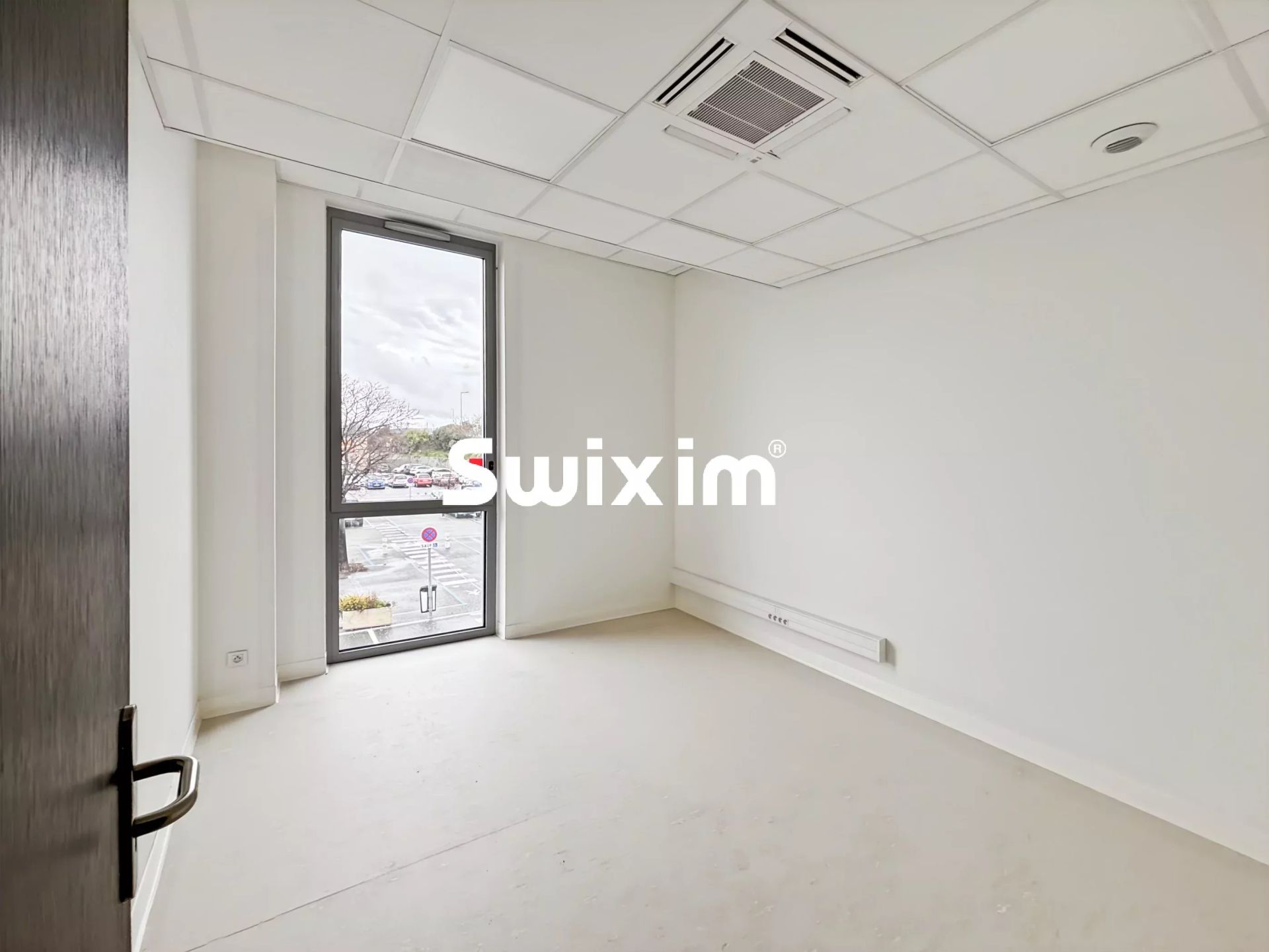 activity premises 3 Rooms for sale on Pierrelatte (26700)
