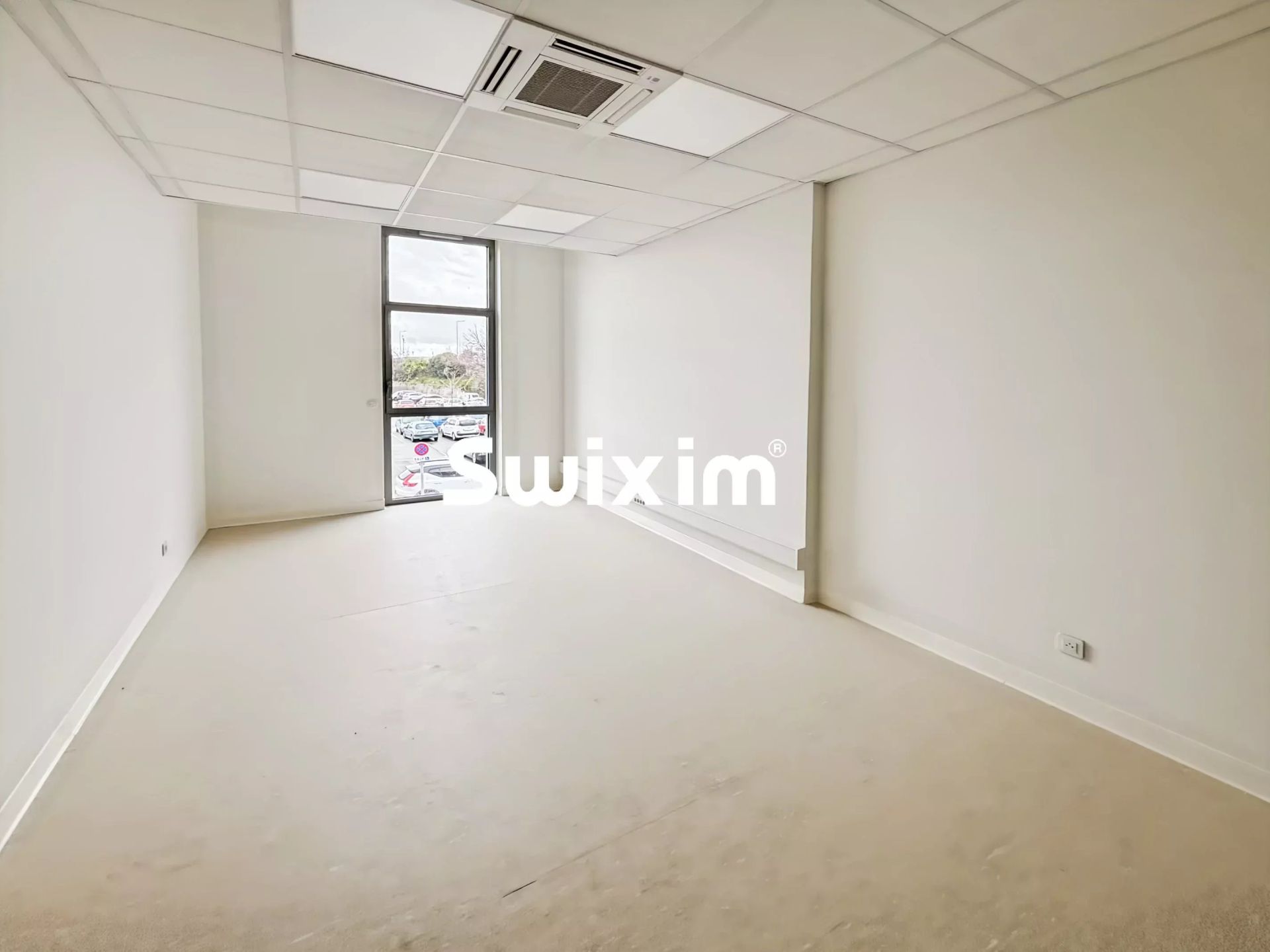activity premises 3 Rooms for sale on Pierrelatte (26700)