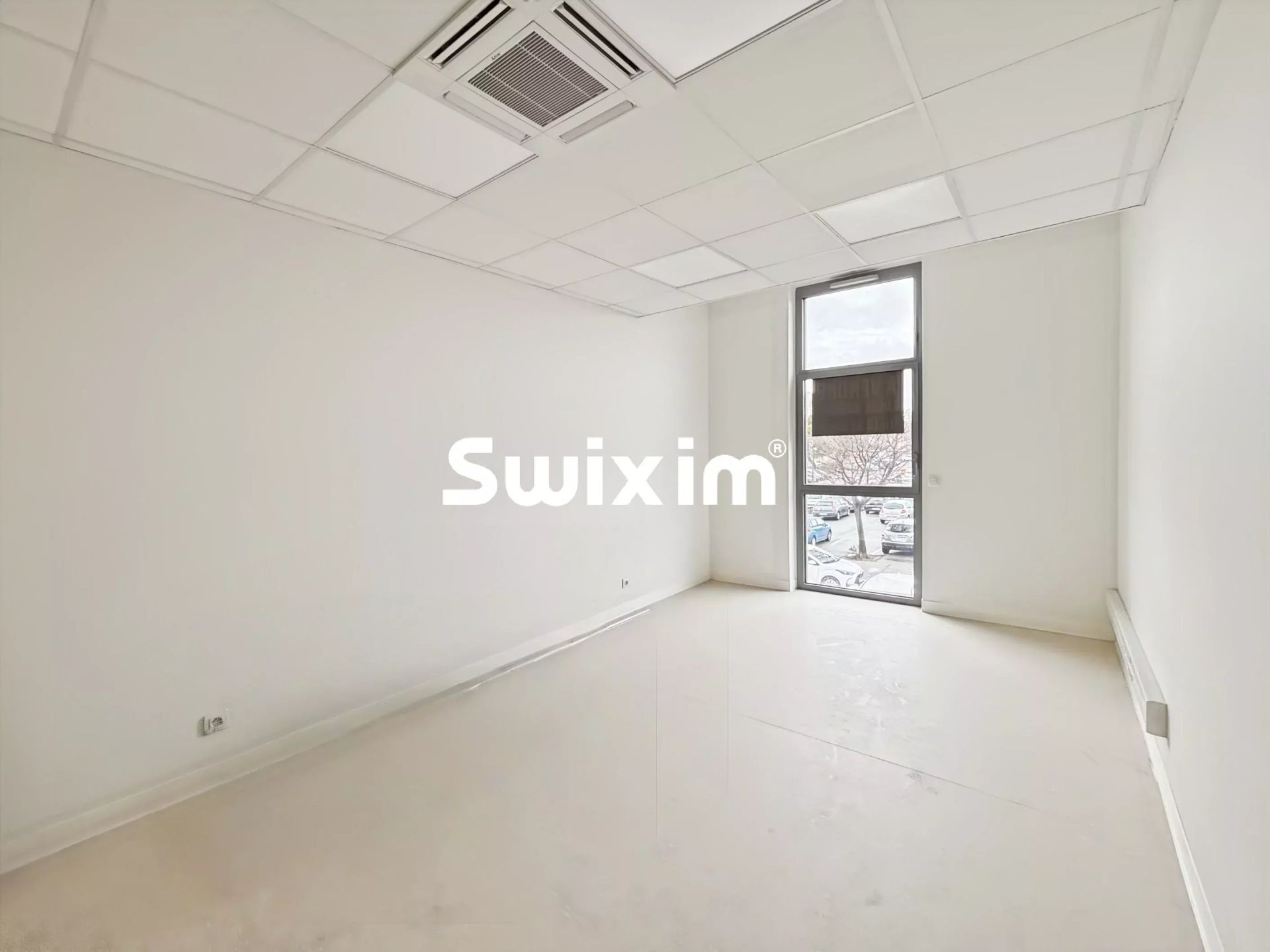 activity premises 3 Rooms for sale on Pierrelatte (26700)