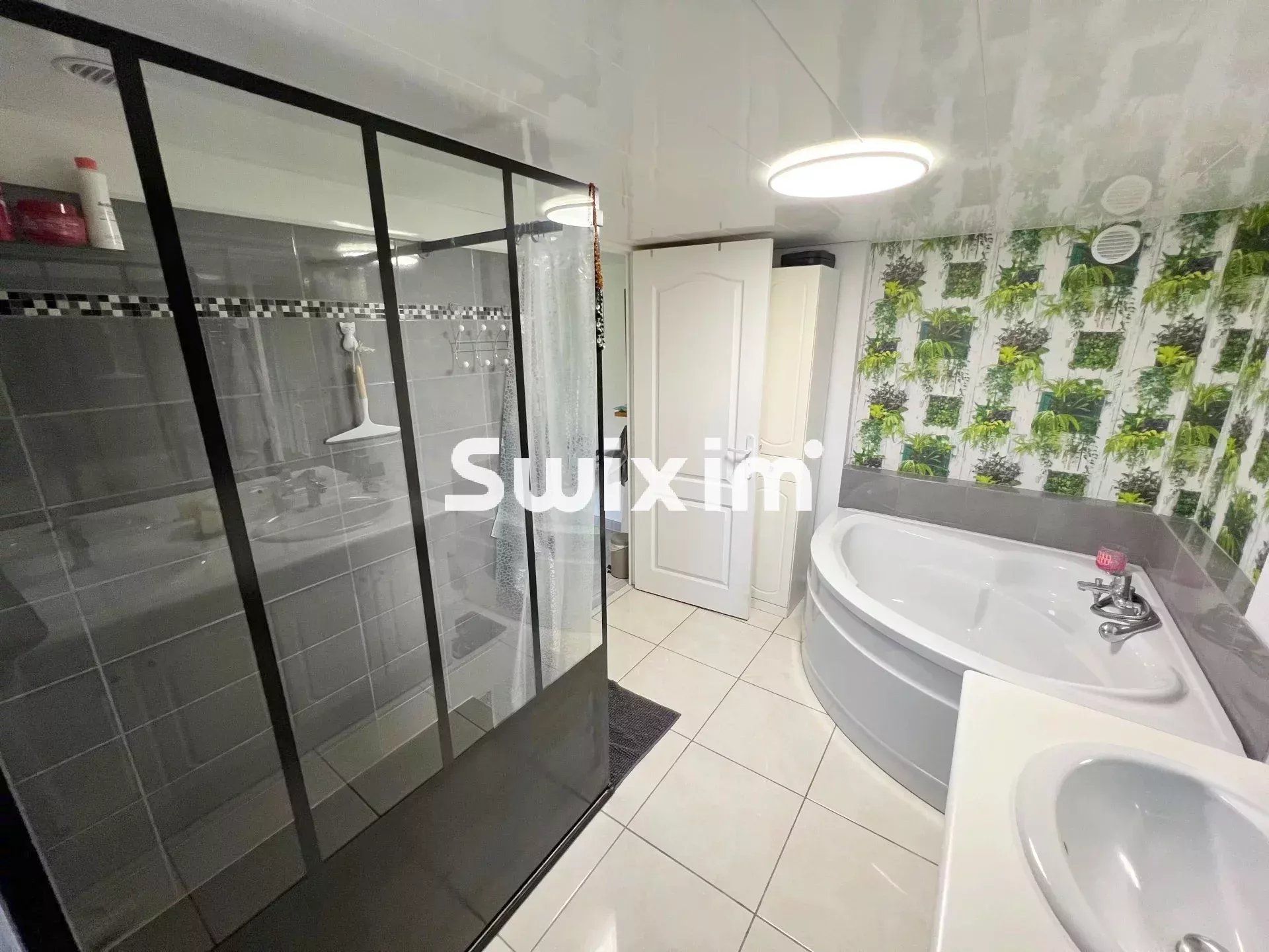 house 5 Rooms for sale on Louhans (71500)