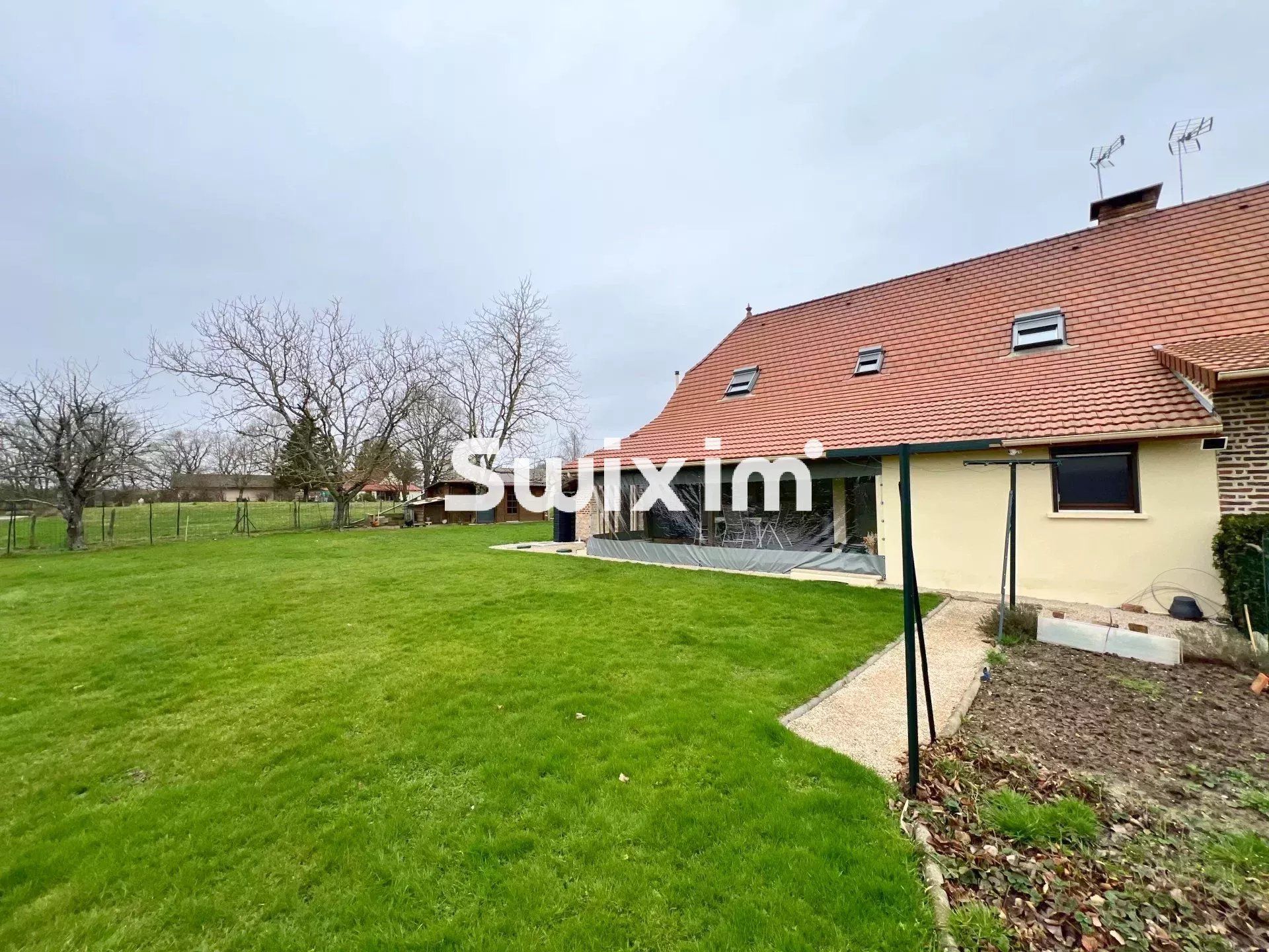 house 5 Rooms for sale on Louhans (71500)