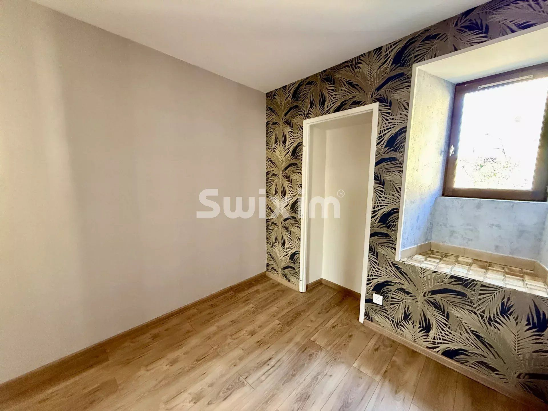 apartment 4 Rooms for sale on Avallon (89200)
