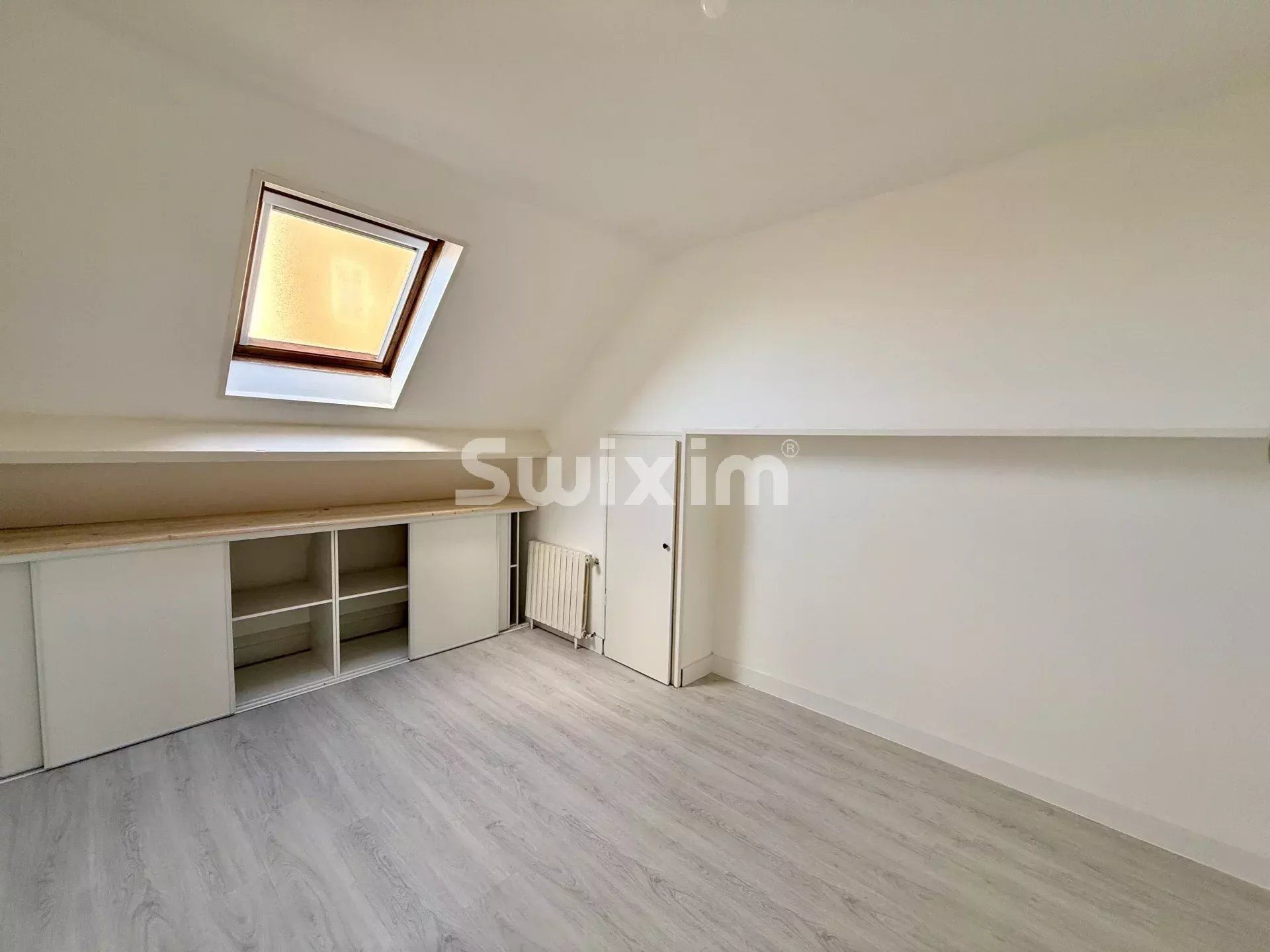 apartment 4 Rooms for sale on Avallon (89200)