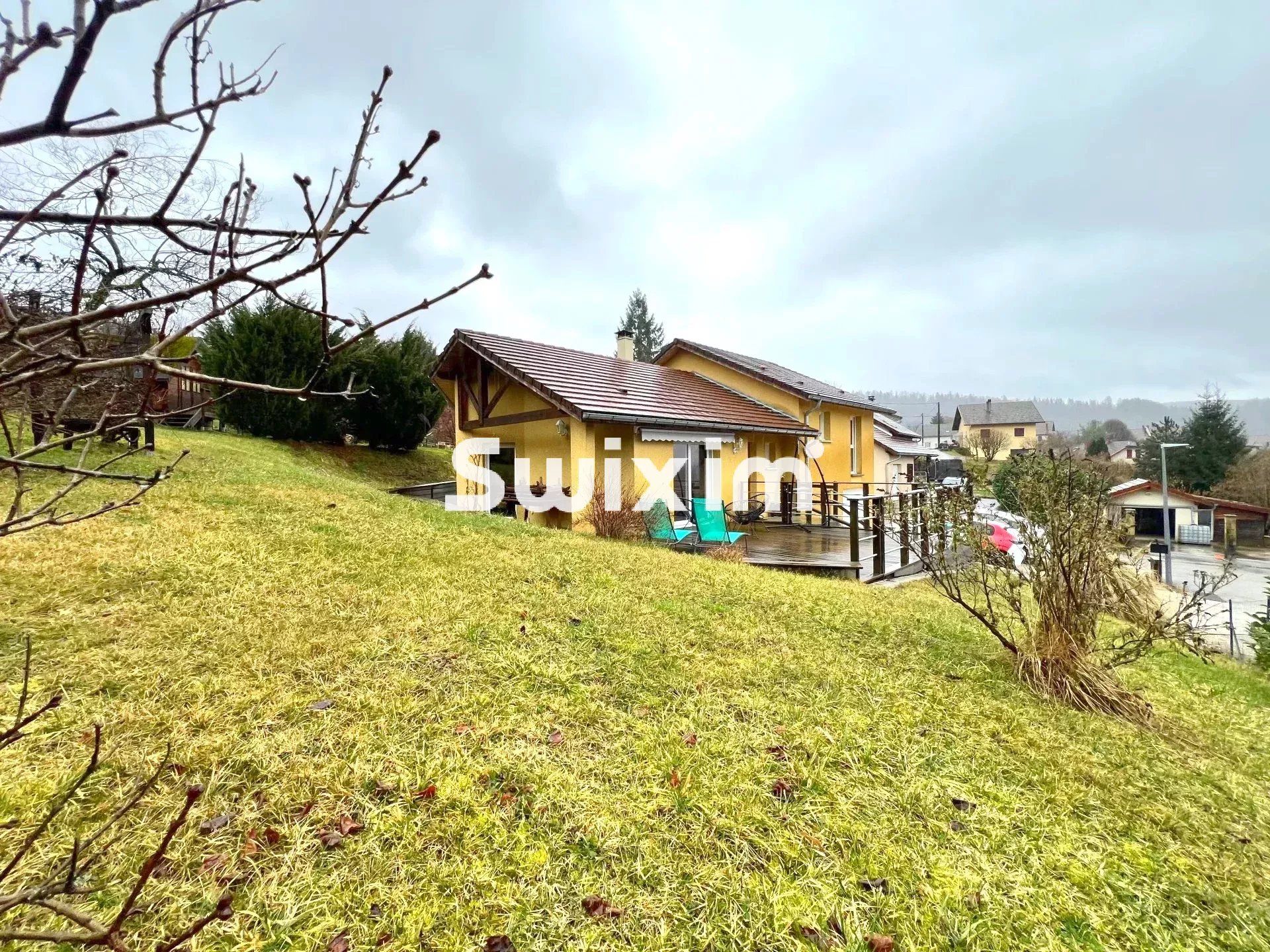 house 5 Rooms for sale on Moirans-en-Montagne (39260)