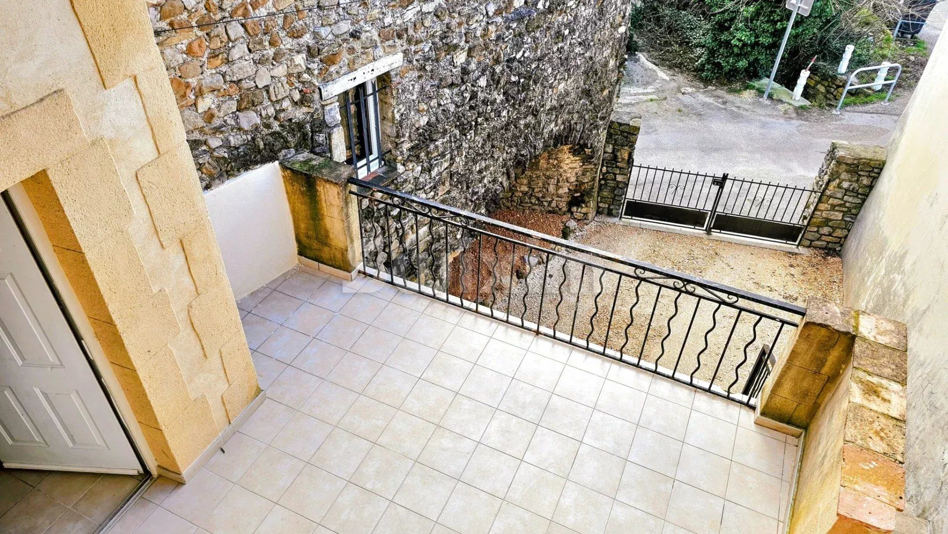 house 4 Rooms for sale on Alès (30100)