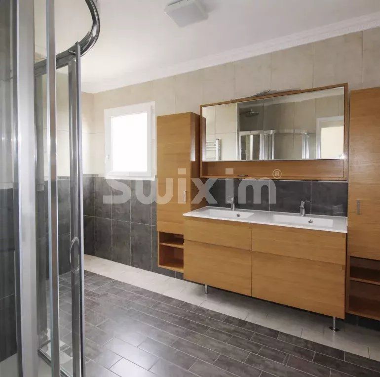 house 5 Rooms for sale on Aix-les-Bains (73100)