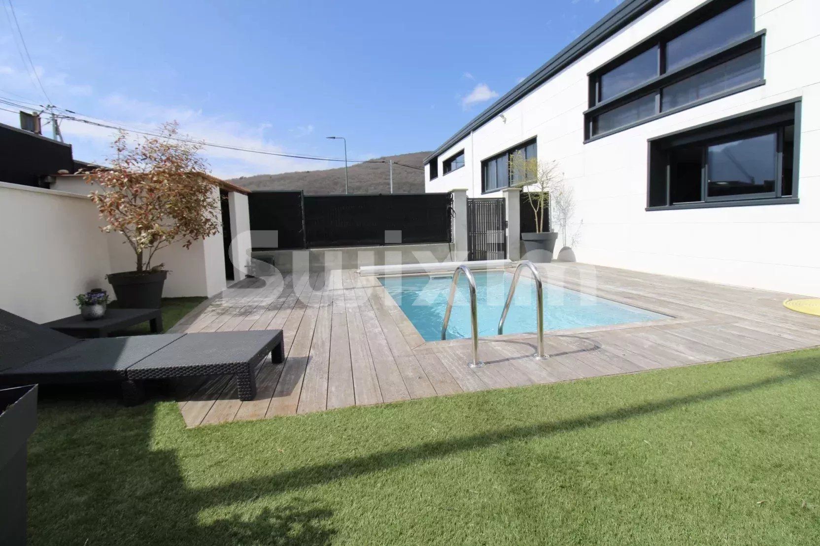 house 8 Rooms for sale on Aix-les-Bains (73100)