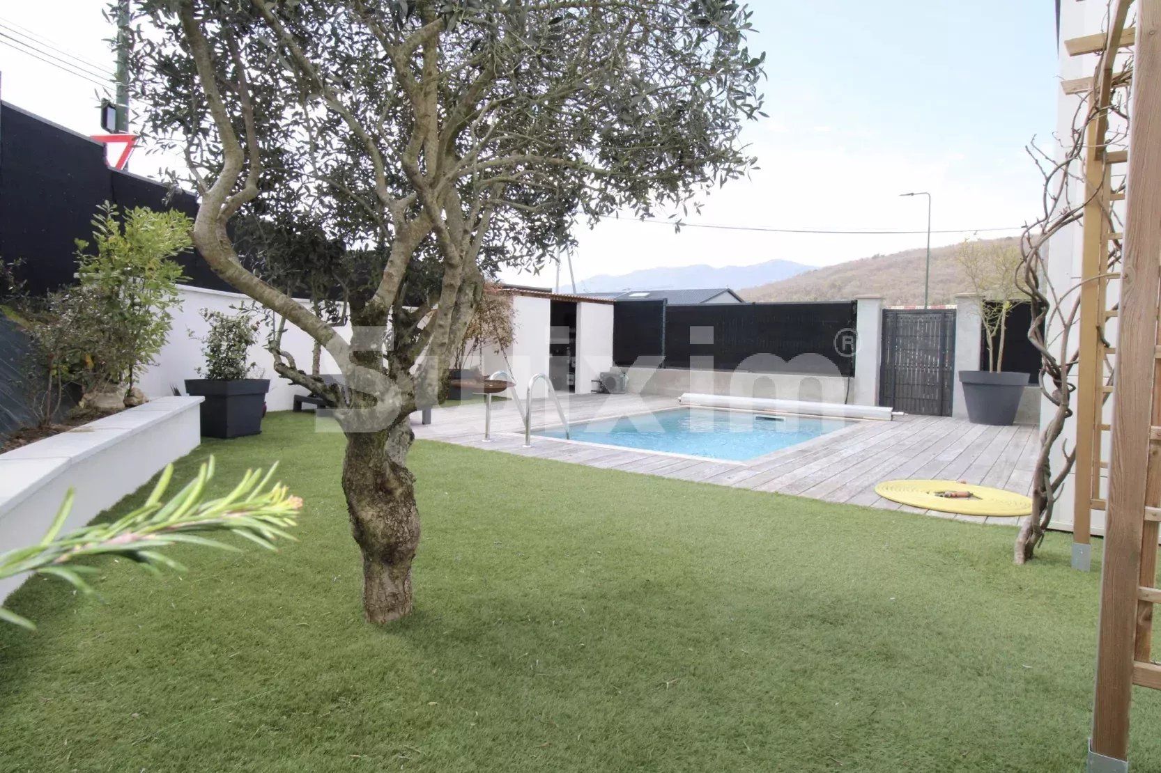 house 8 Rooms for sale on Aix-les-Bains (73100)