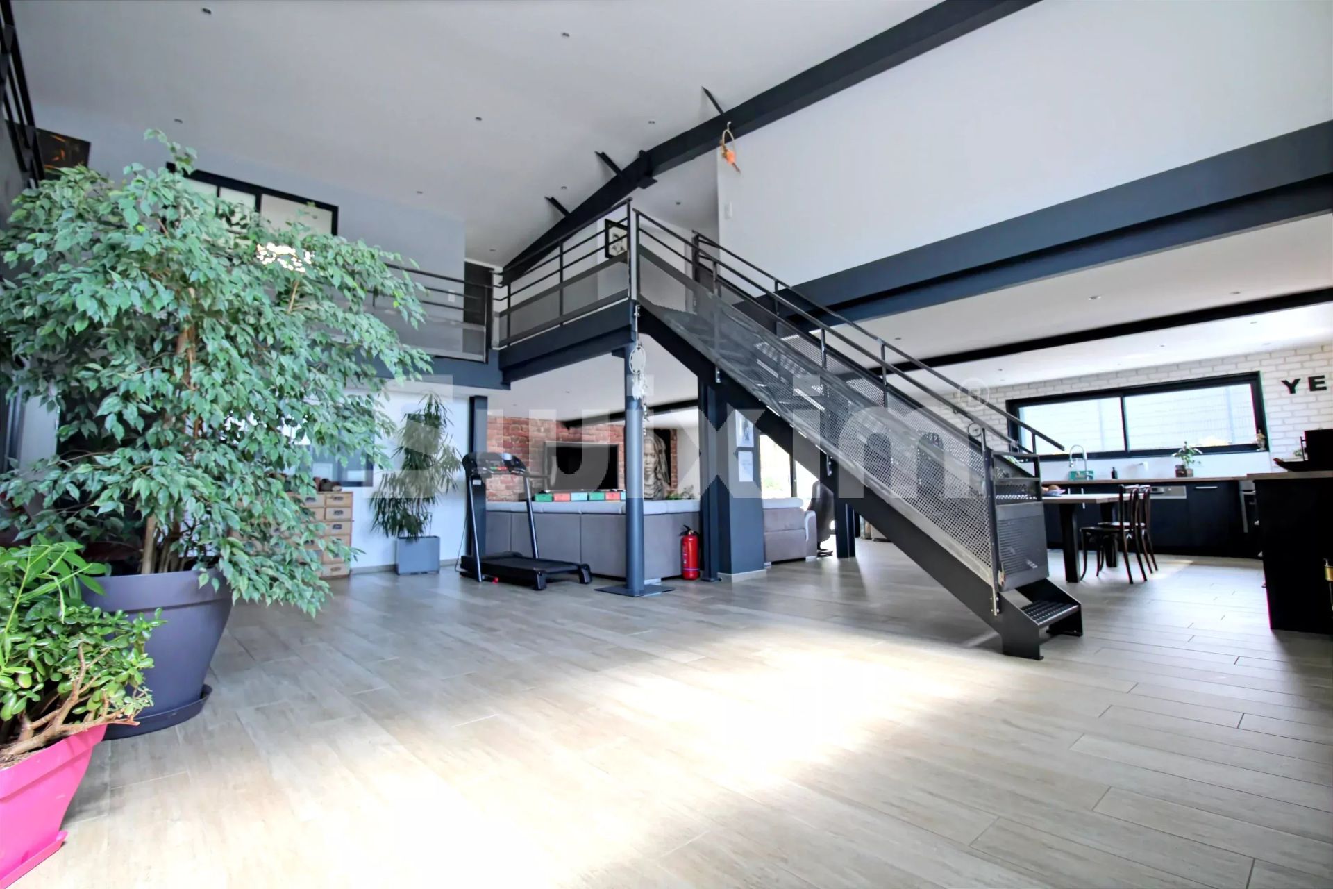 house 8 Rooms for sale on Aix-les-Bains (73100)