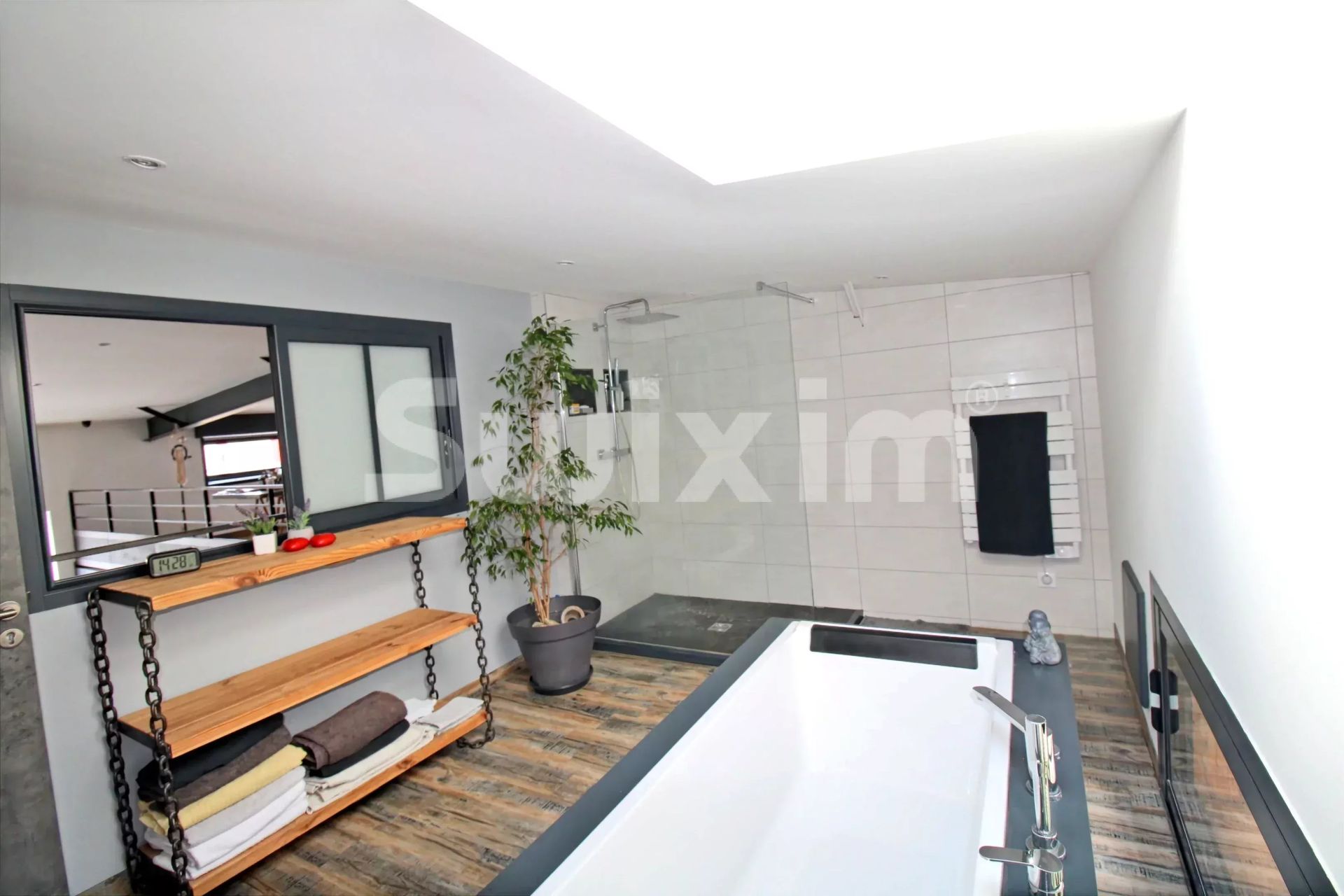 house 8 Rooms for sale on Aix-les-Bains (73100)