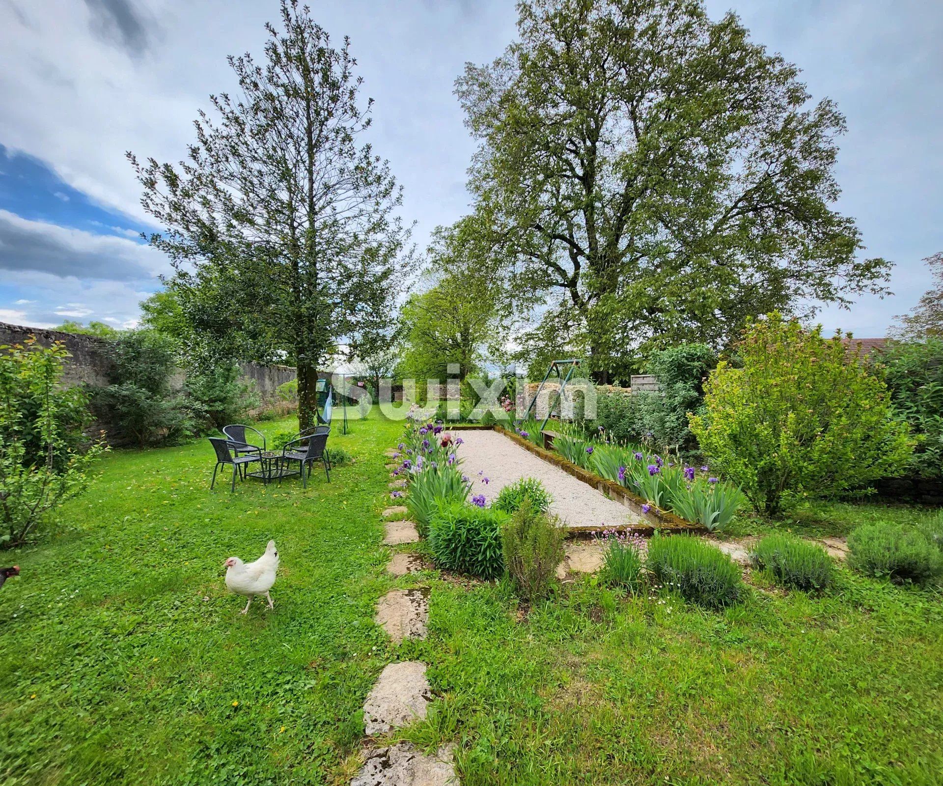 house 6 Rooms for sale on Picarreau (39800)