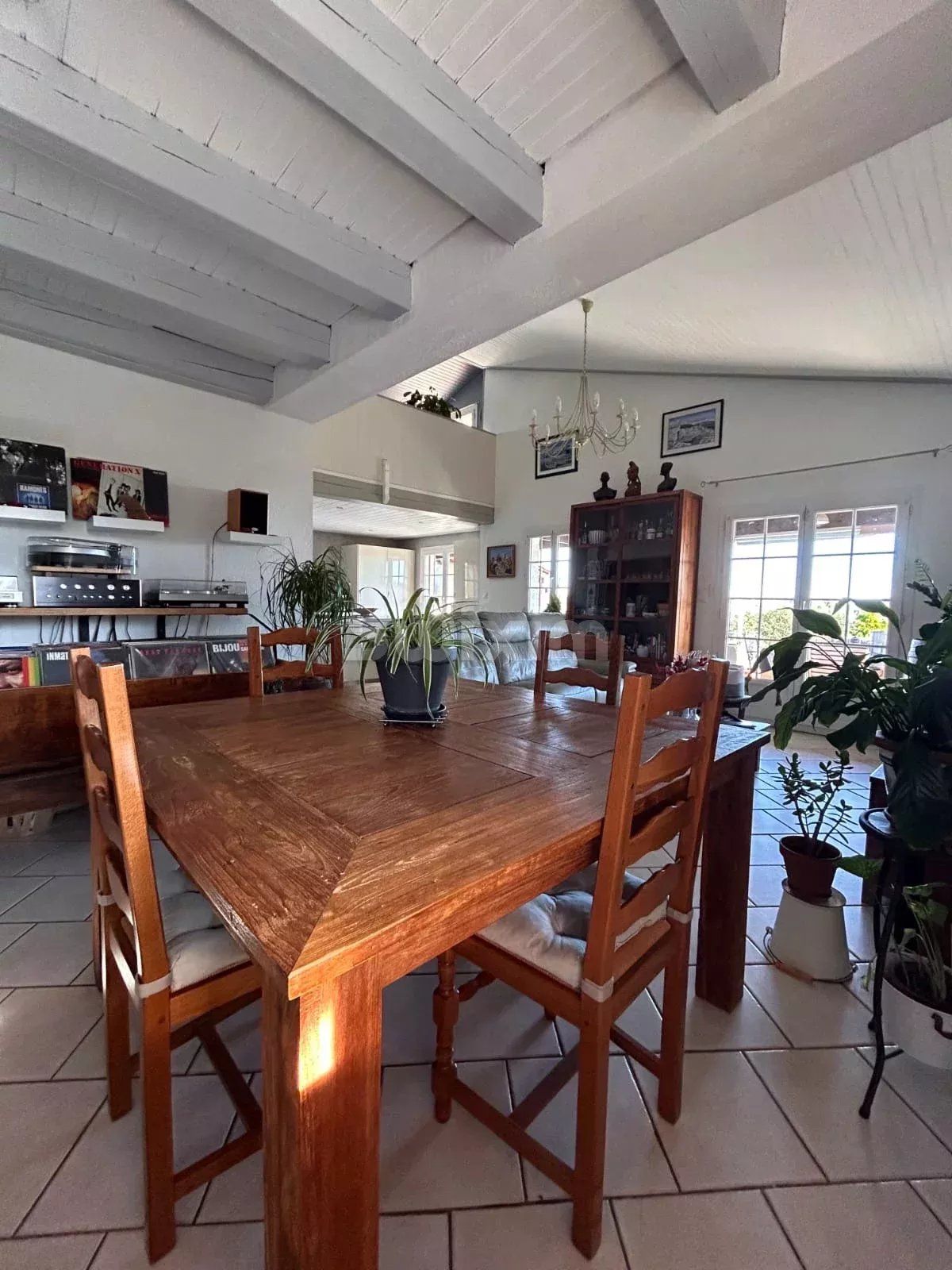 villa 5 Rooms for sale on Alès (30100)