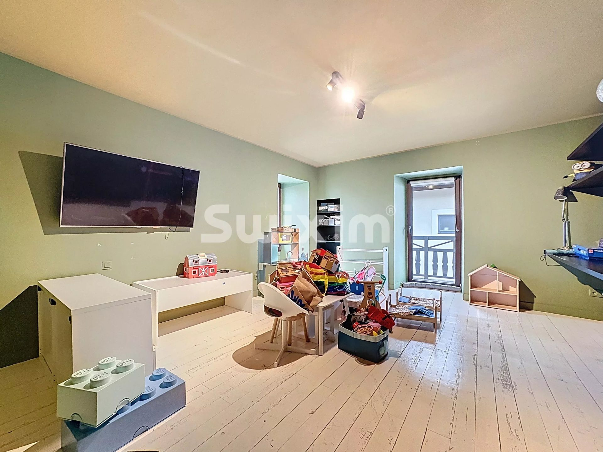 house 8 Rooms for sale on Thoiry (01710)