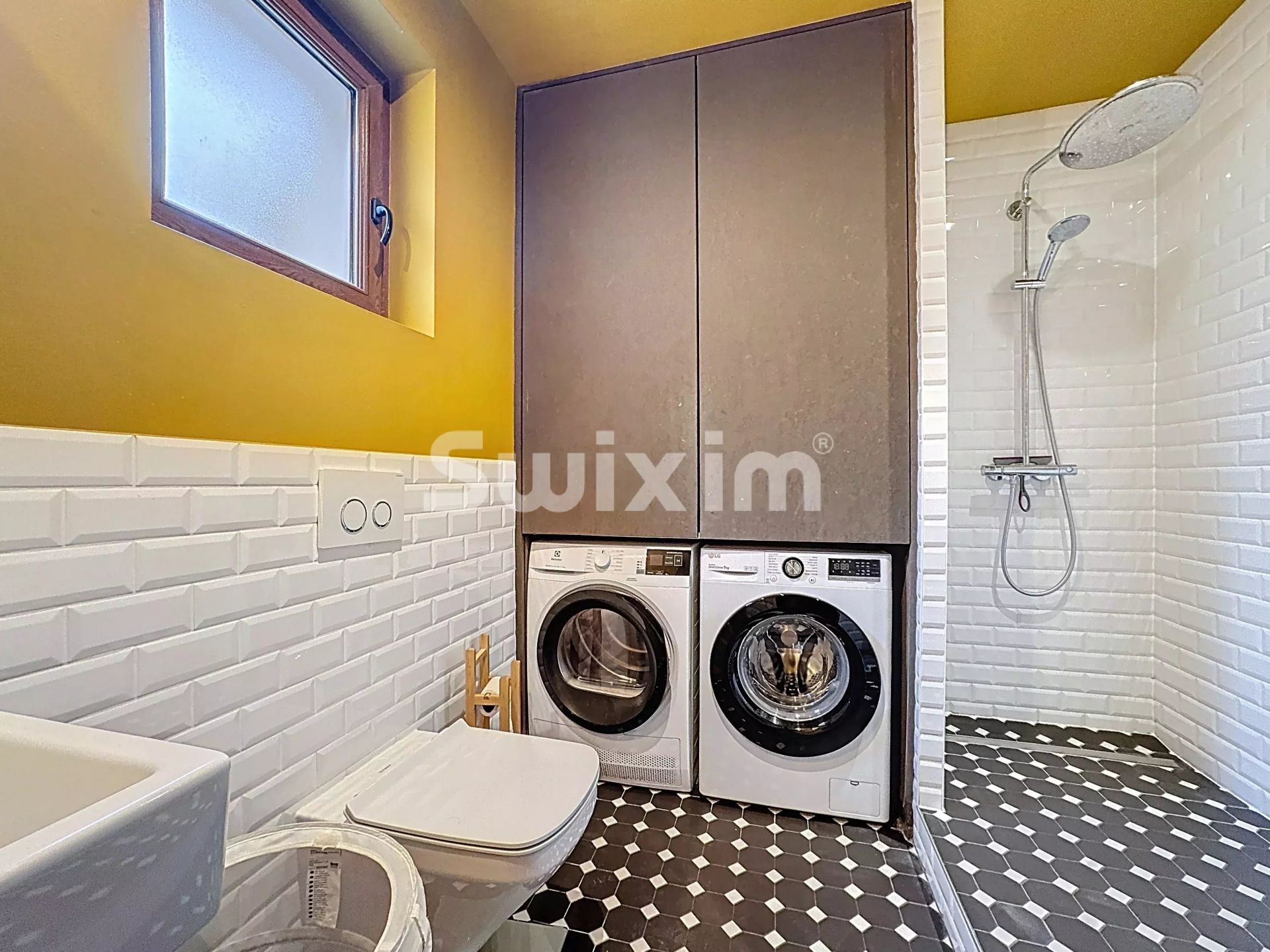 house 8 Rooms for sale on Thoiry (01710)