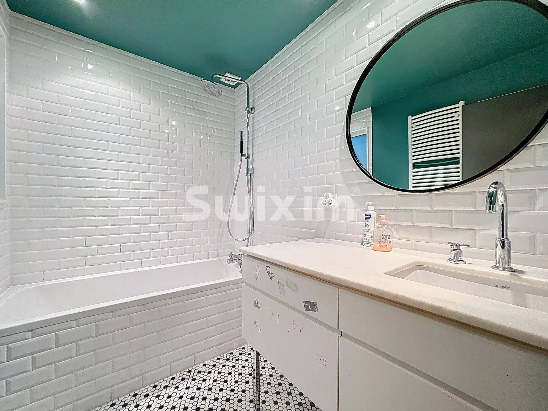 house 8 Rooms for sale on Thoiry (01710)