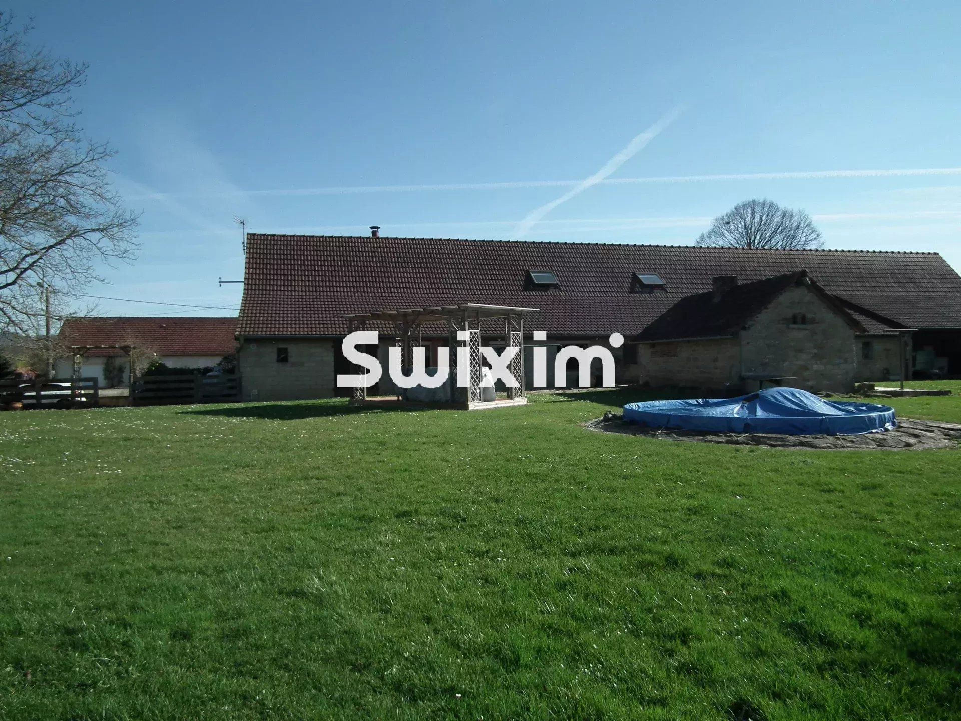 house 9 Rooms for sale on Lons-le-Saunier (39000)