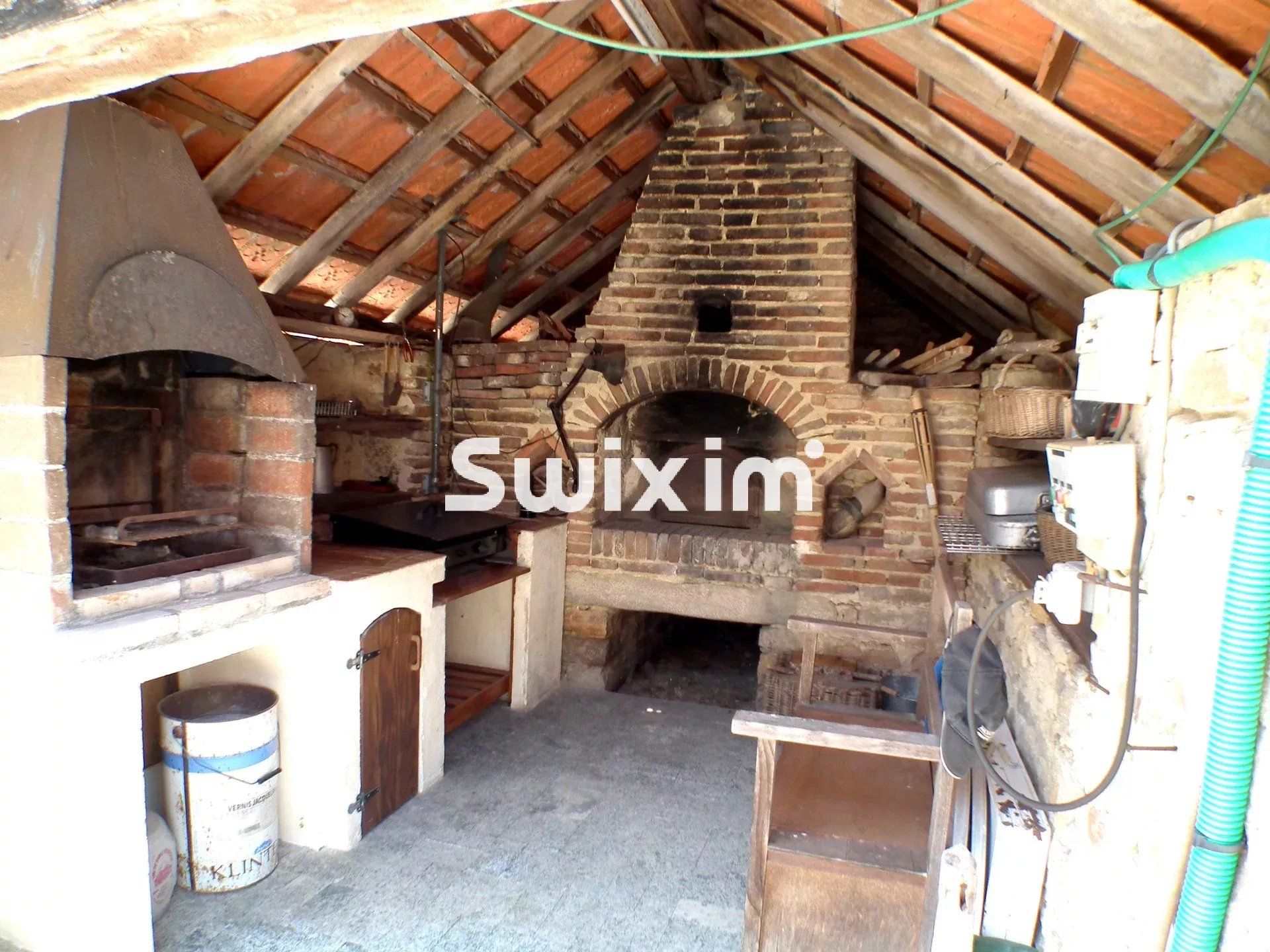 house 9 Rooms for sale on Lons-le-Saunier (39000)