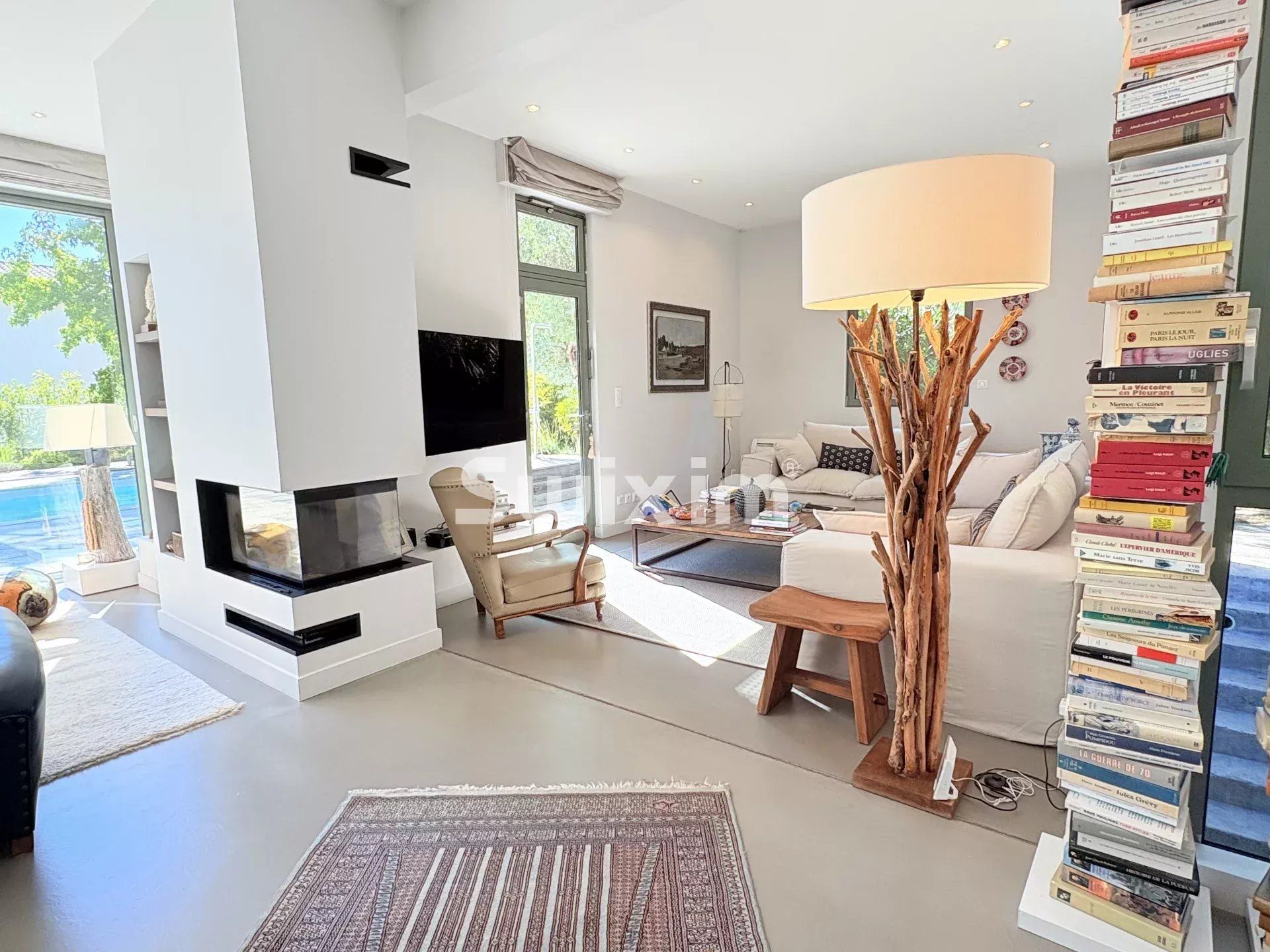 house 6 Rooms for sale on Saint-Raphaël (83700)