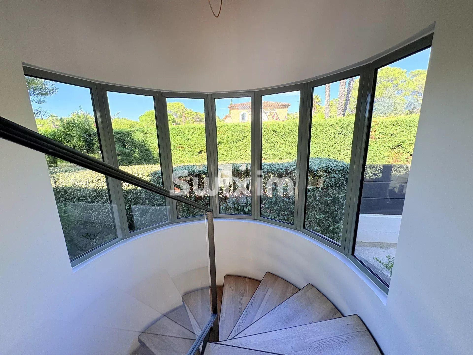 house 6 Rooms for sale on Saint-Raphaël (83700)