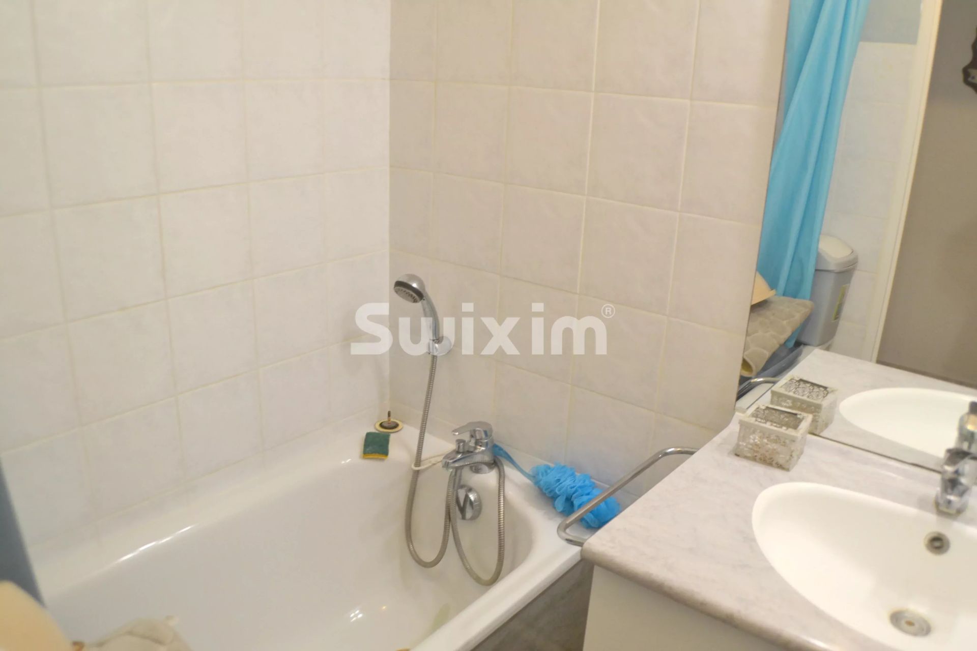 apartment 2 Rooms for sale on Saint-Gilles (30800)