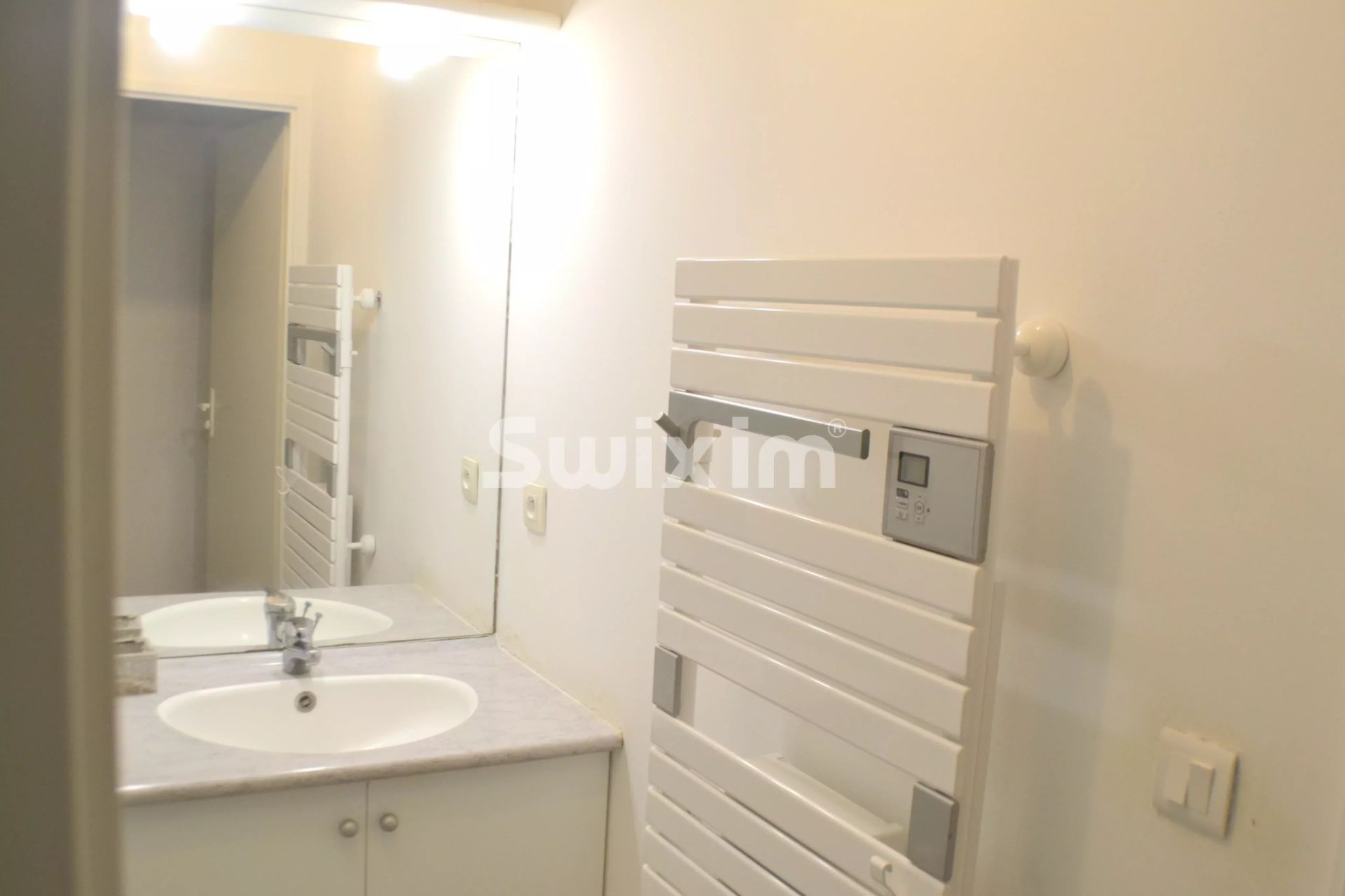 apartment 2 Rooms for sale on Saint-Gilles (30800)