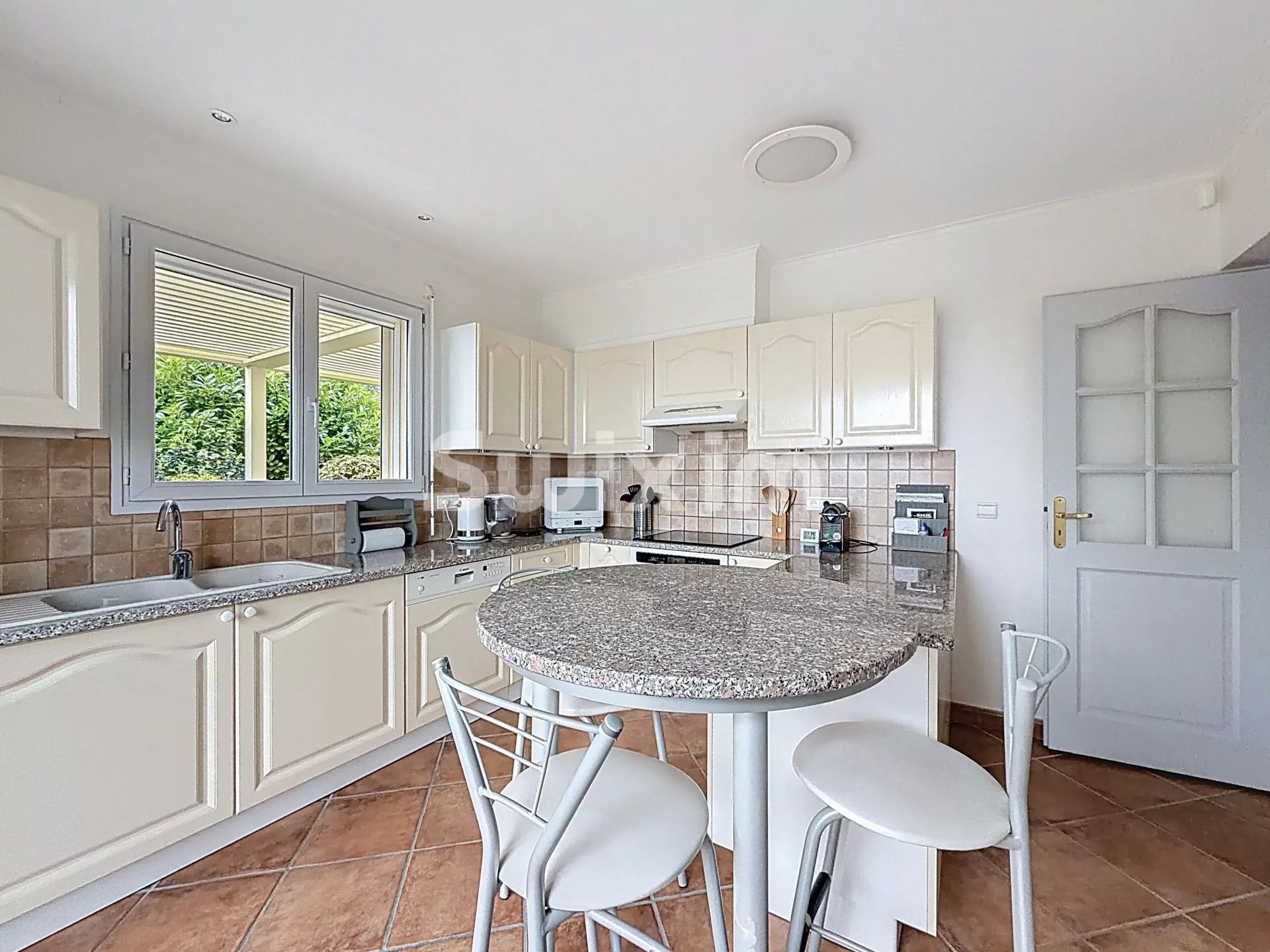 casa 7 Quartos para venda sobre Grilly (01220)