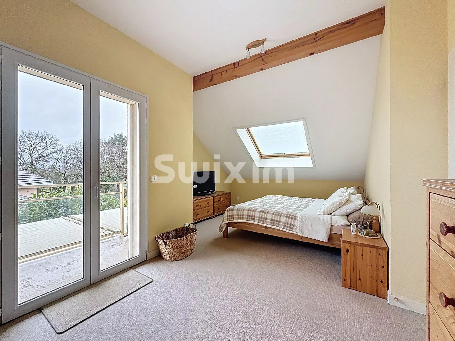 casa 7 Quartos para venda sobre Grilly (01220)