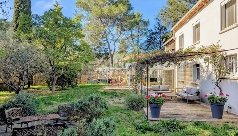 Vente Maison Nîmes 7&nbsp;Pièces 221&nbsp;m²